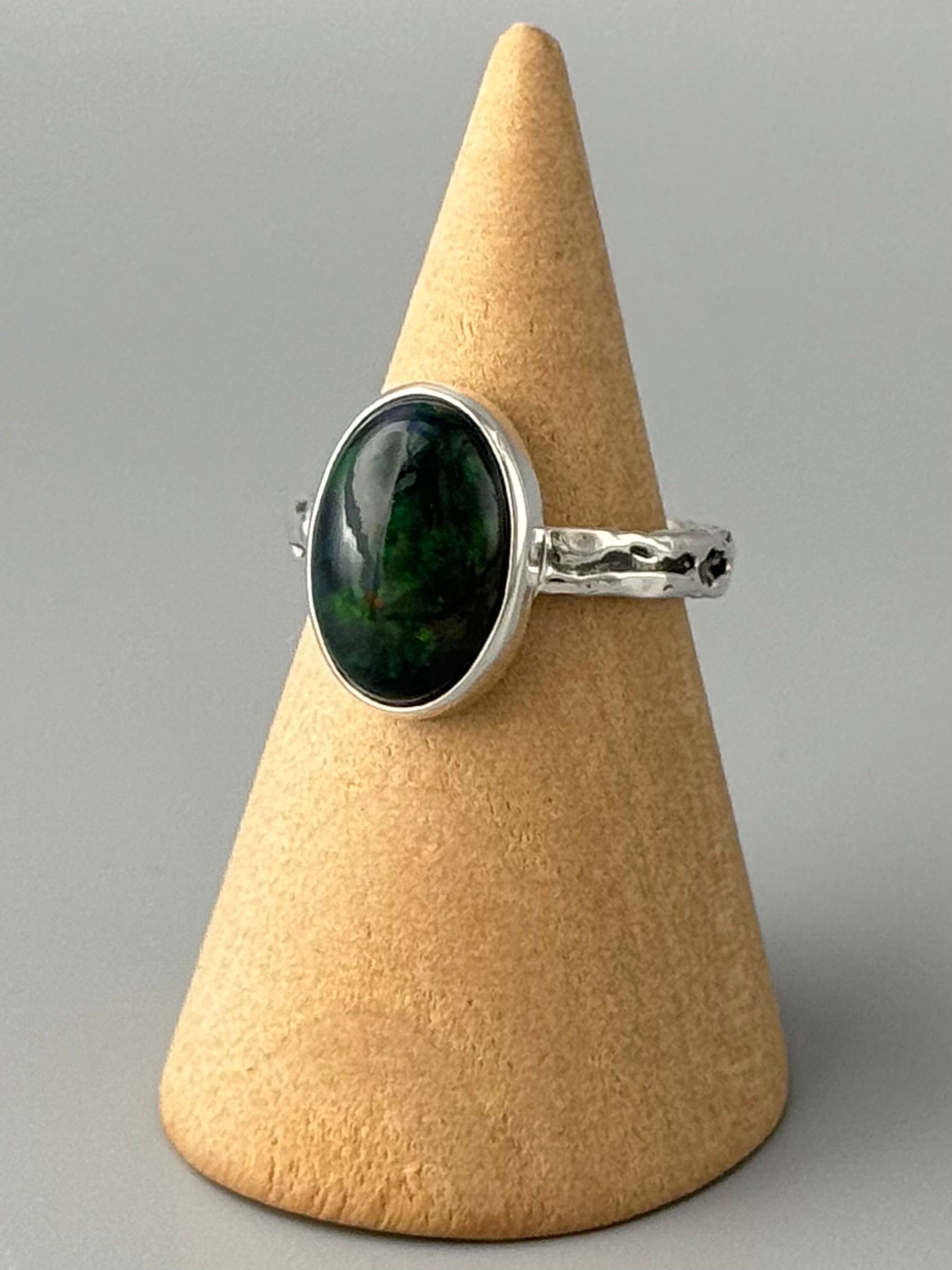 •ETHIOPIAN OPAL - OVAL• textured band silver ring (size 7)