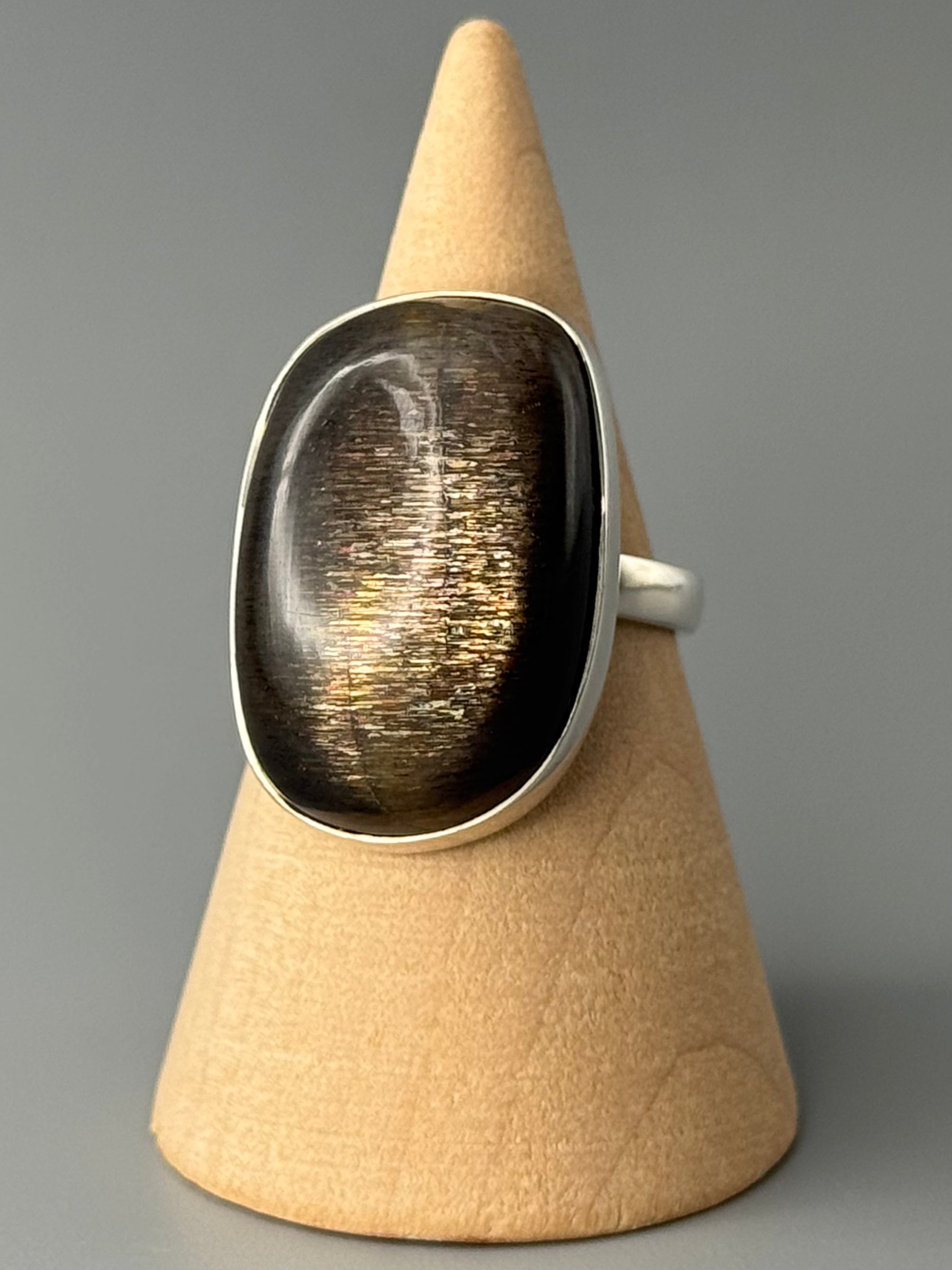 •SUN/MOONSTONE - FREEFORM• simple bezel silver ring (size 7)