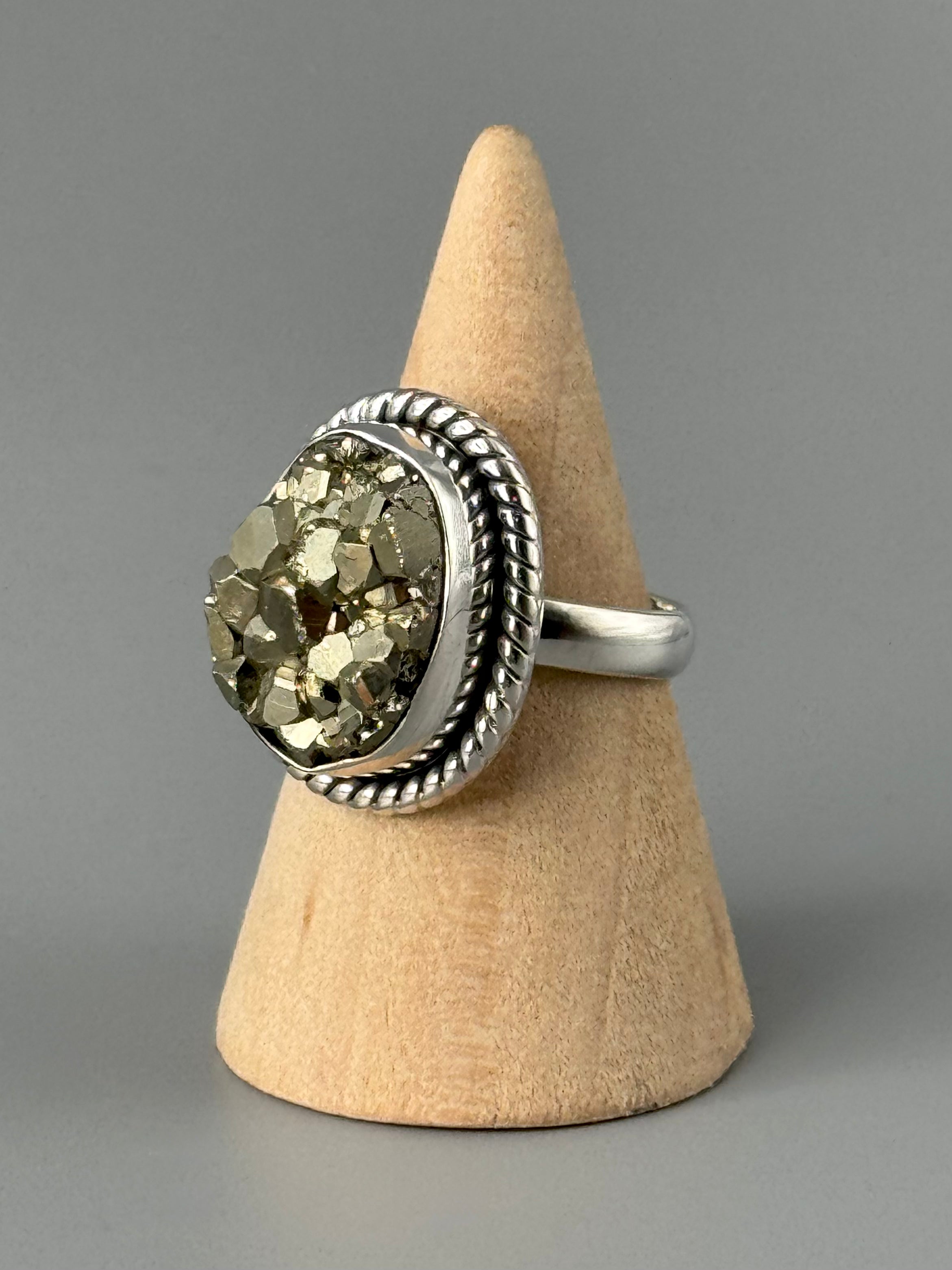 •PYRITE - ROPED OVAL• silver ring (size 9)