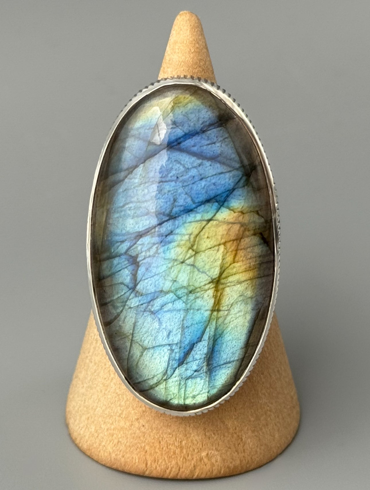 •LABRADORITE - OVAL• striated bezel silver ring (size 9)