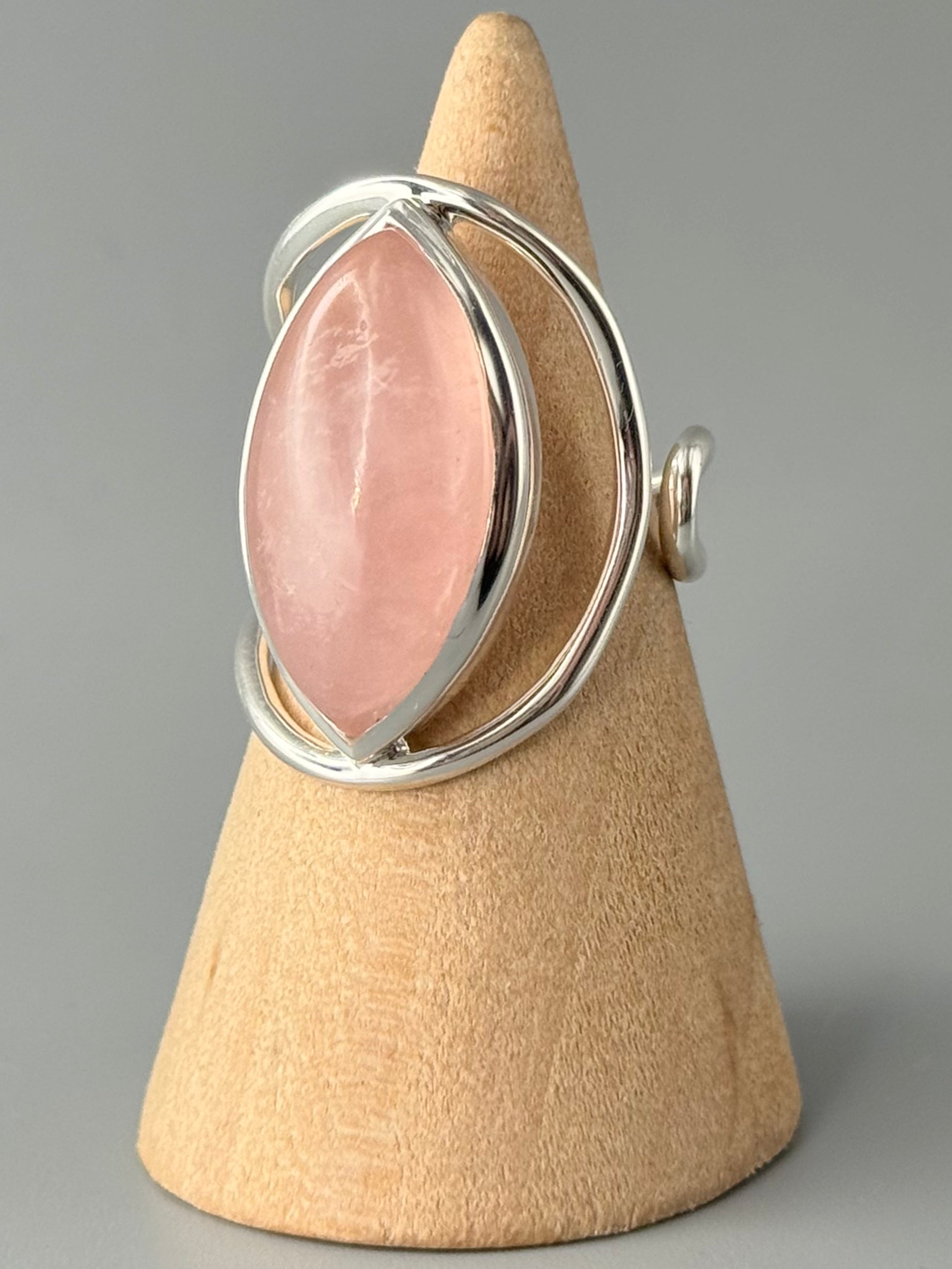•ROSE QUARTZ - ROUNDABOUT• adjustable silver ring