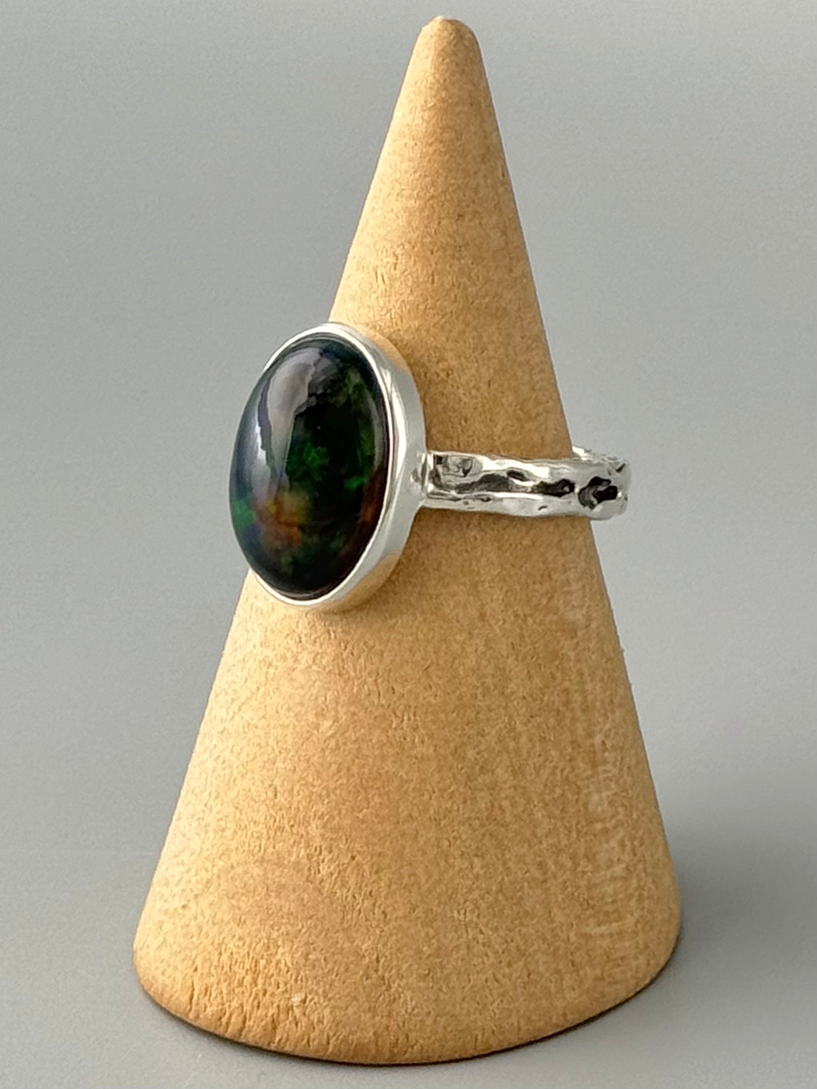 •ETHIOPIAN OPAL - OVAL• textured band silver ring (size 7)