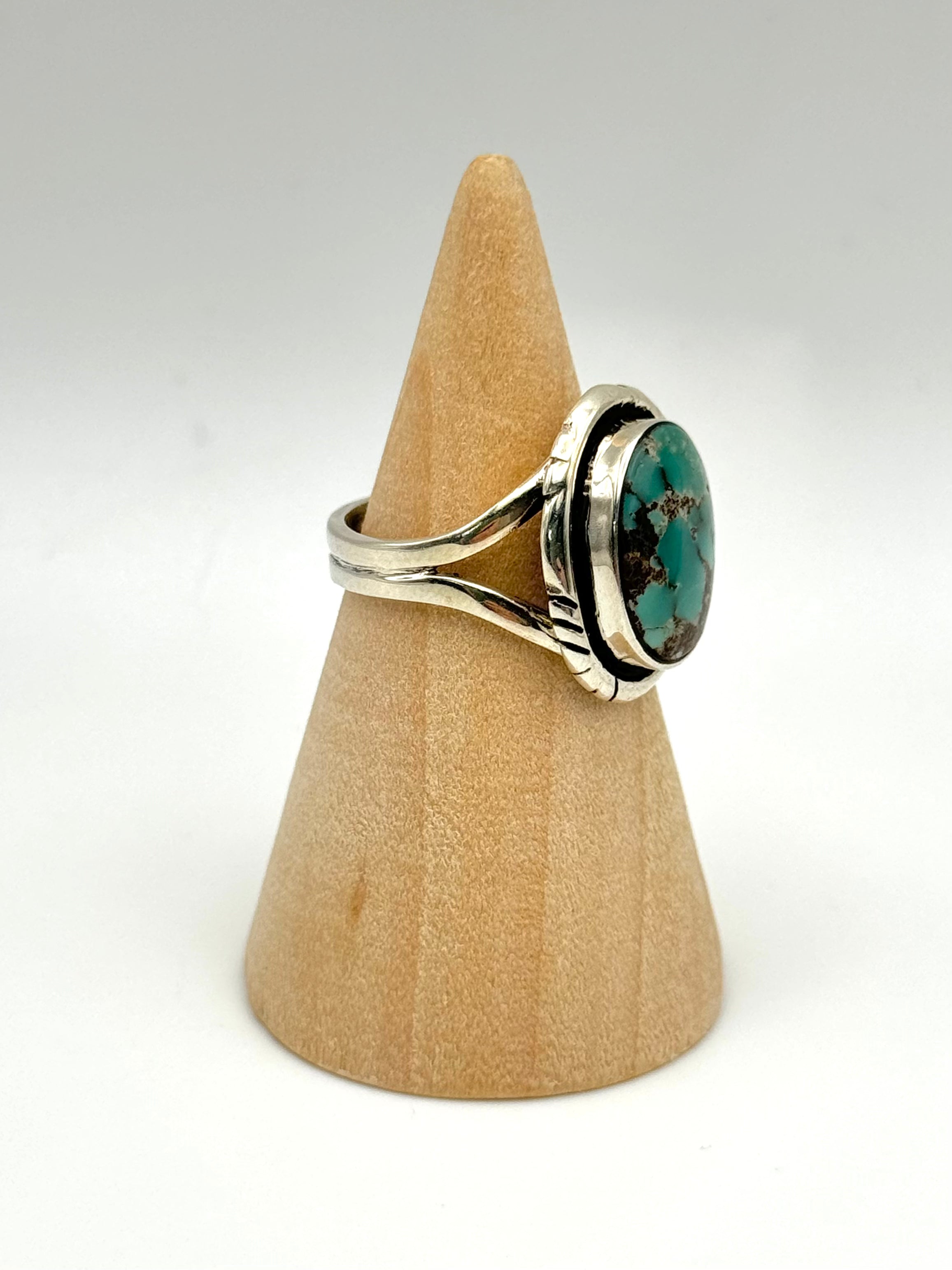 •CHINESE TURQUOISE• Navajo silver ring (size 6)