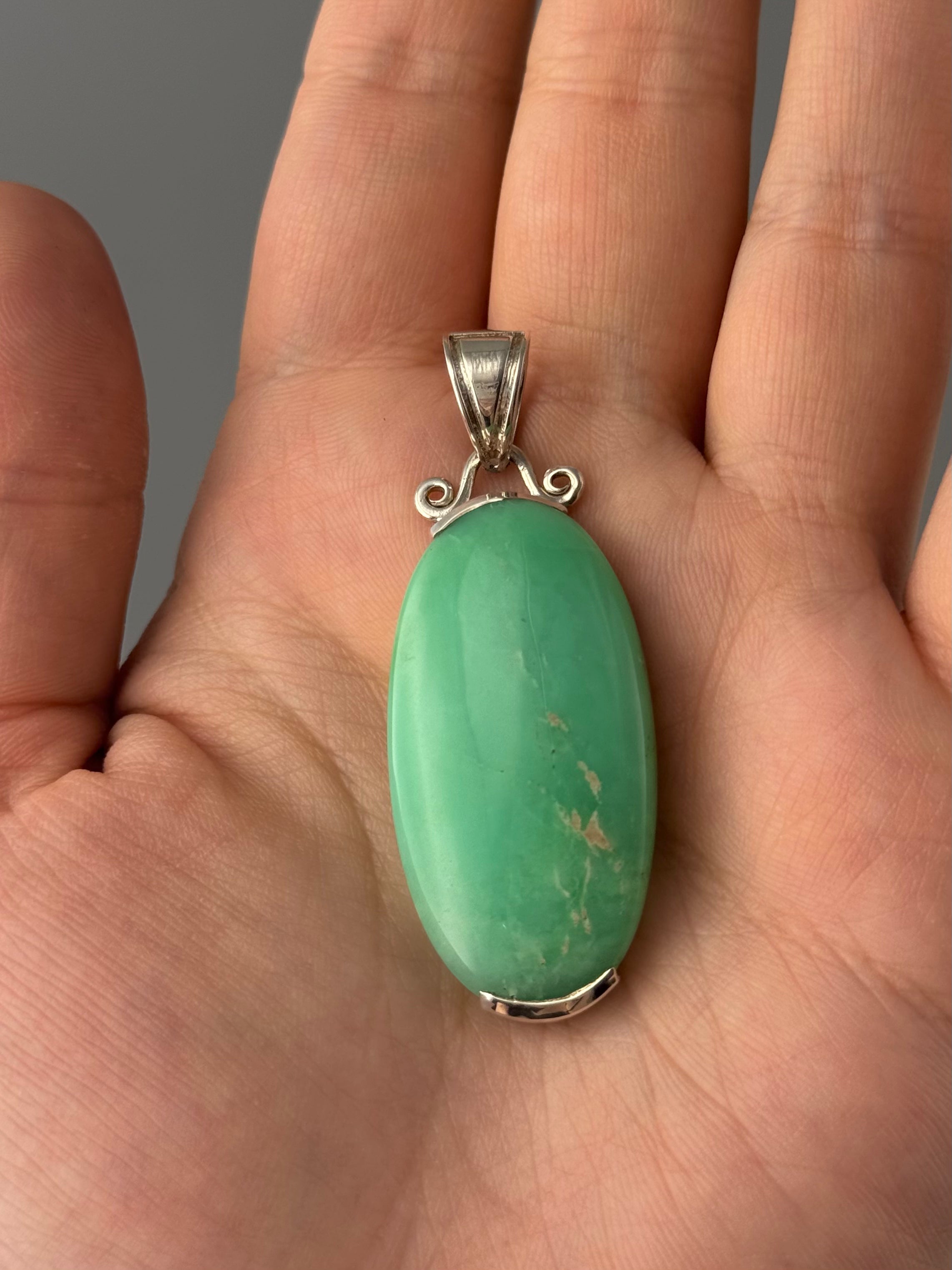•CHRYSOPRASE - OVAL• bezel capped silver pendant