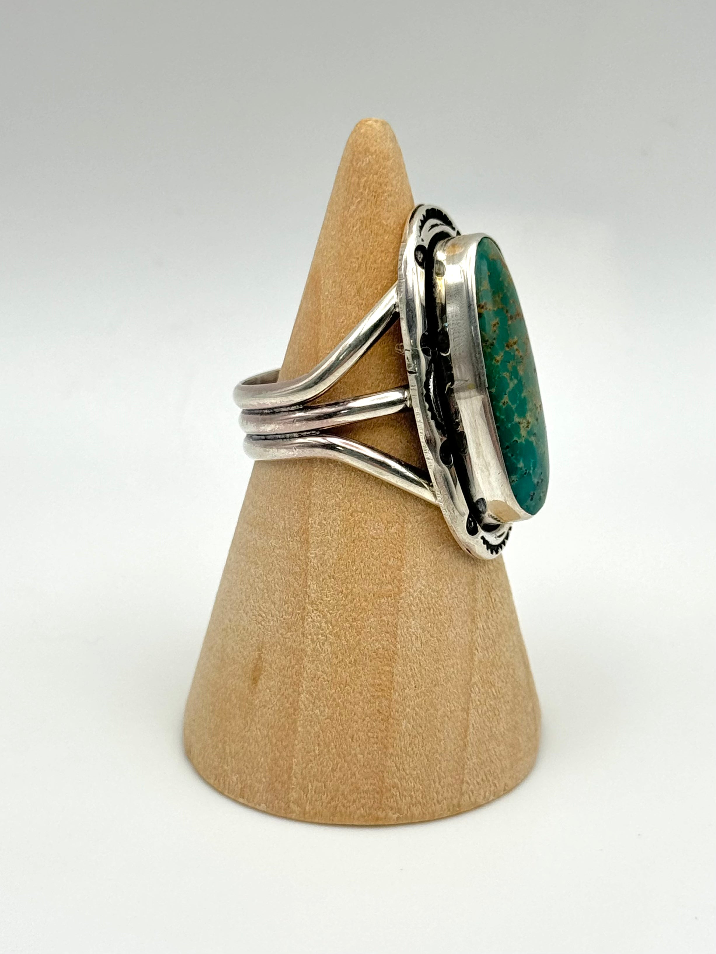 •KINGMAN TURQUOISE - 2• Navajo silver ring (size 7)