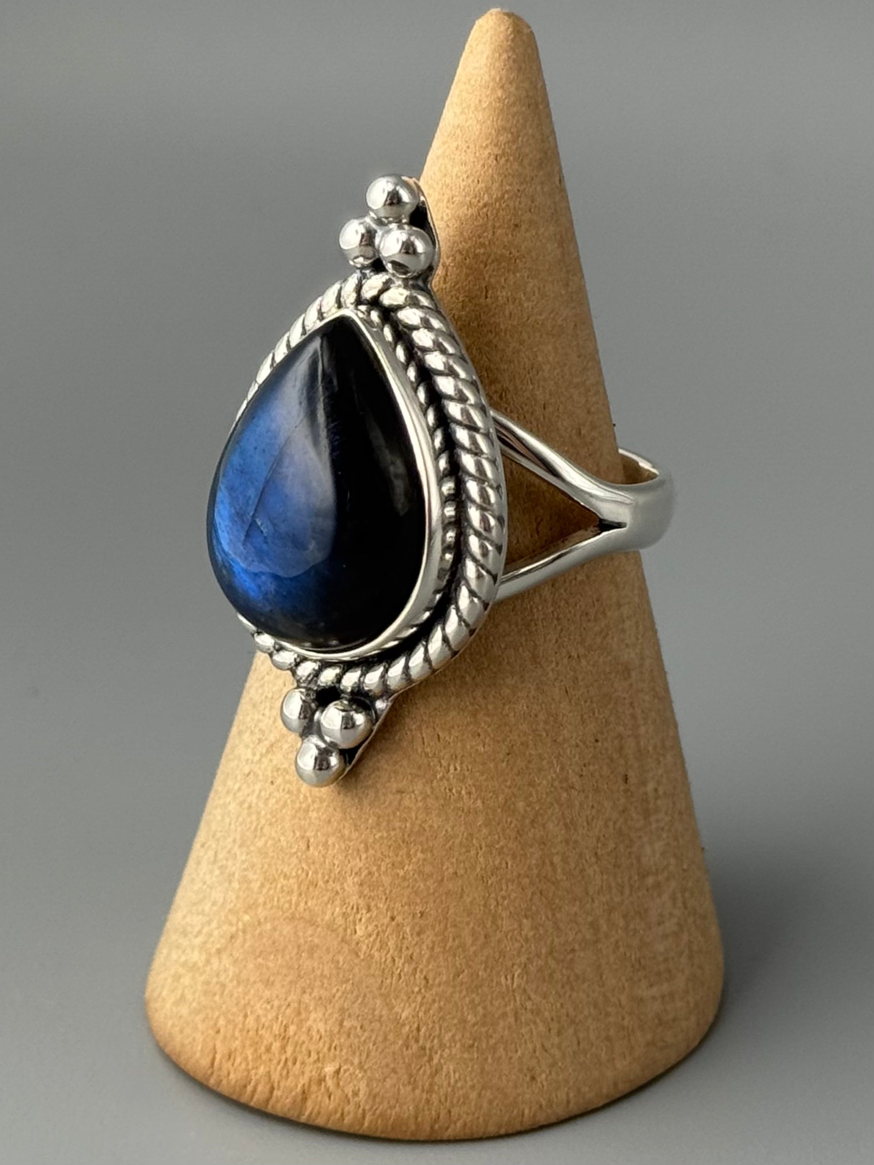 •LABRADORITE - VANITY• roped bezel silver ring (size 7)