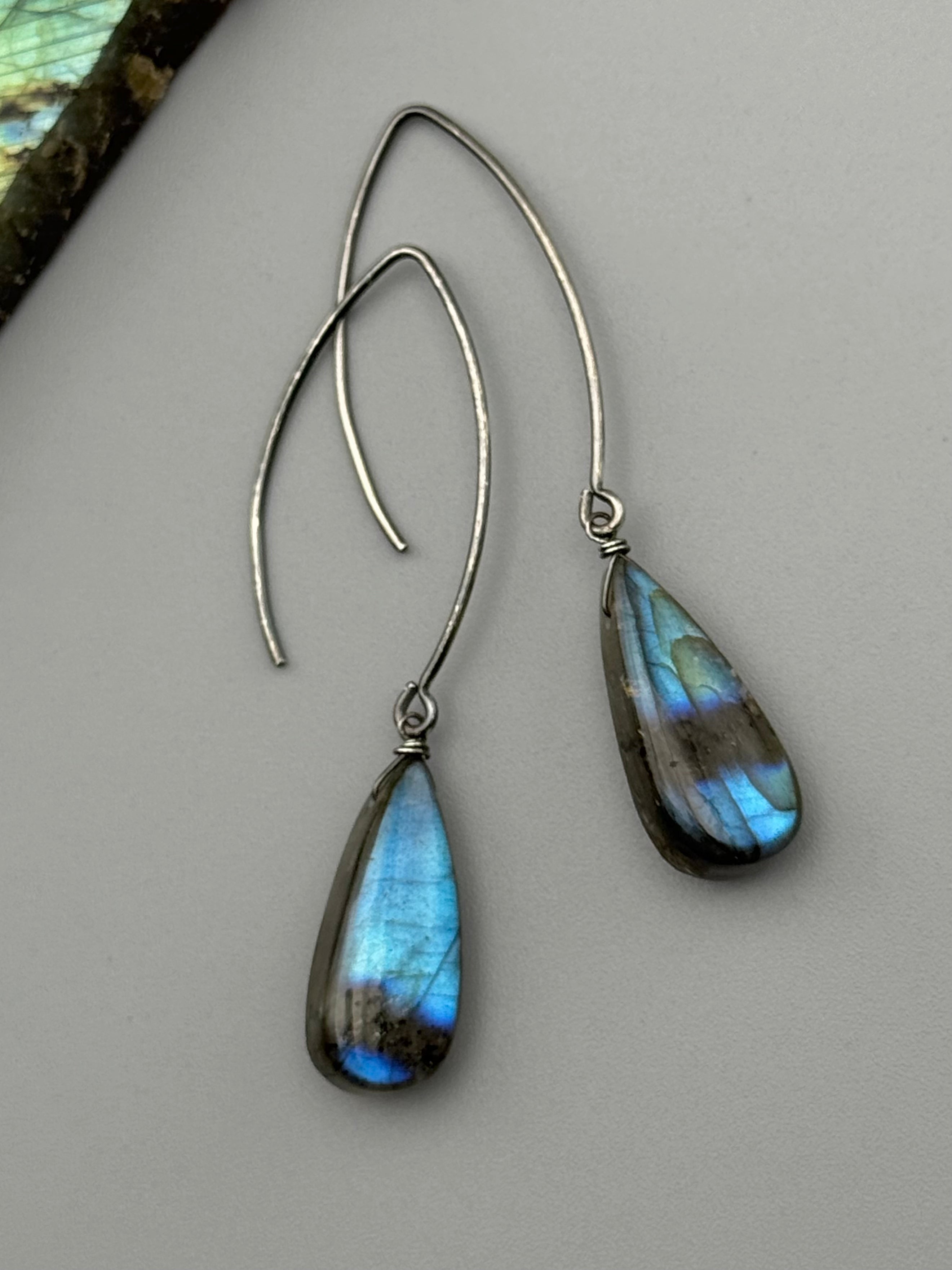 •STRAY• labradorite deep tear + silver earrings