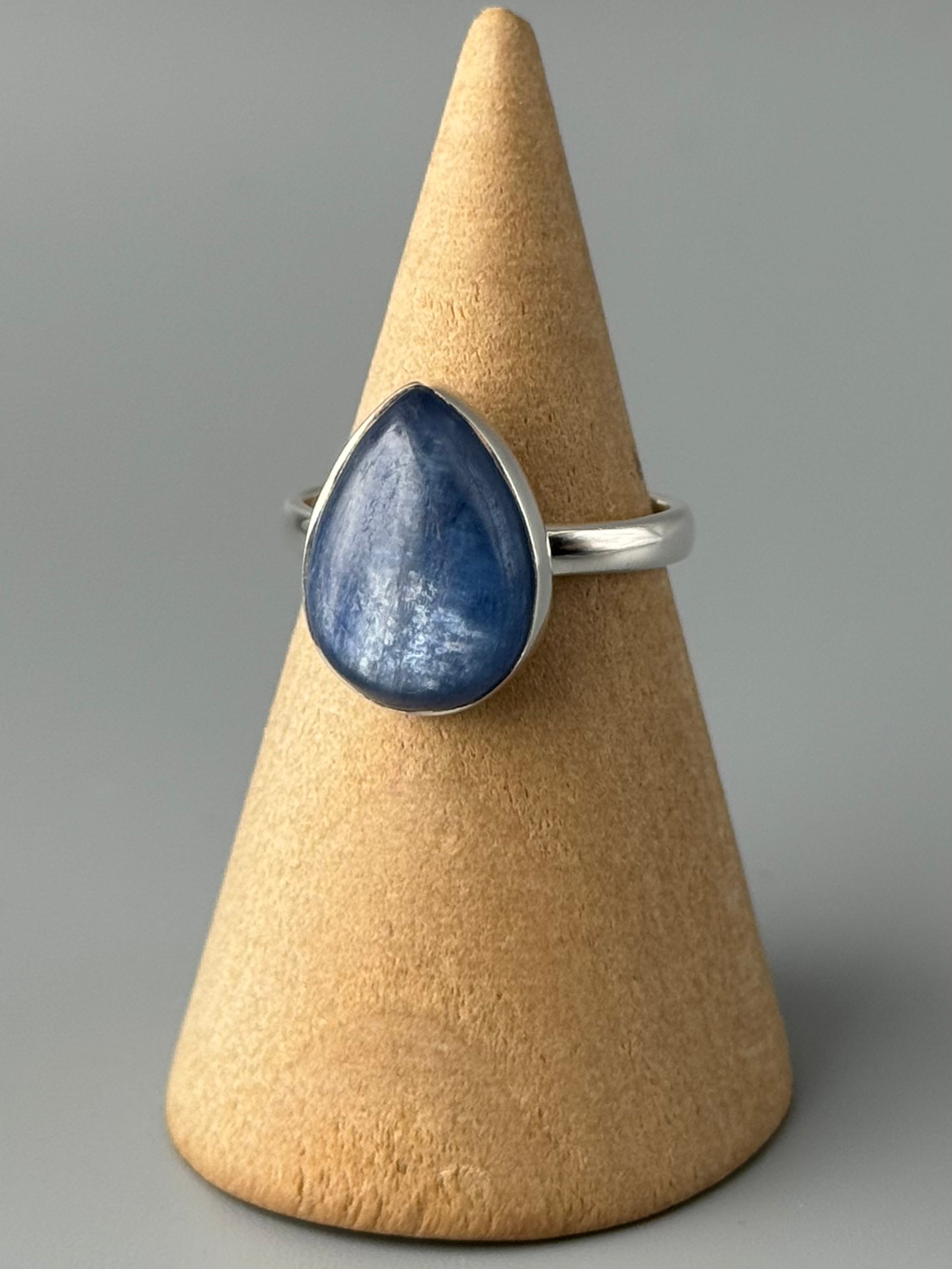 •KYANITE - TEAR• simple band silver ring (size 6.25)