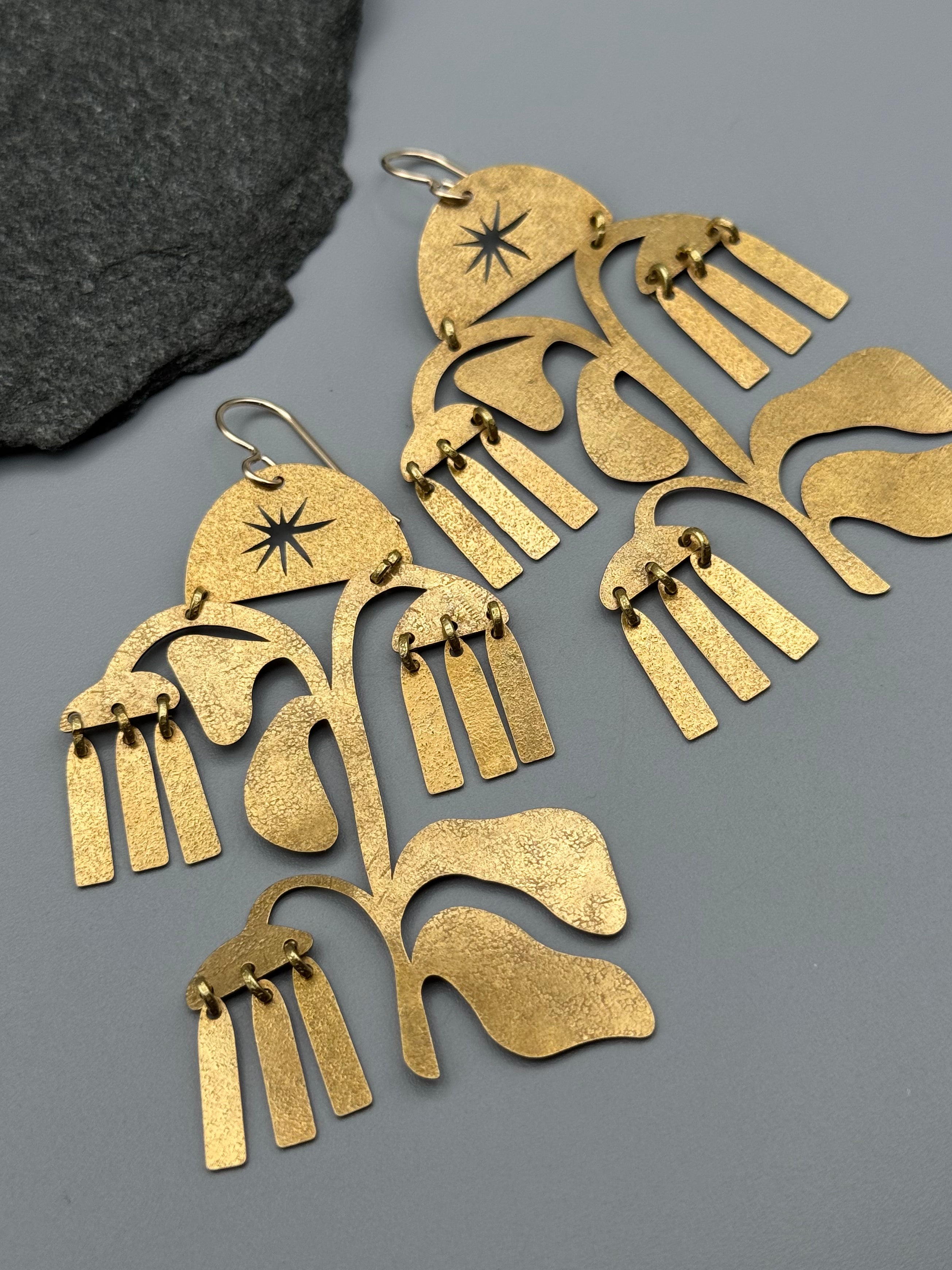 •WILLOW WIND• gold dangle earrings