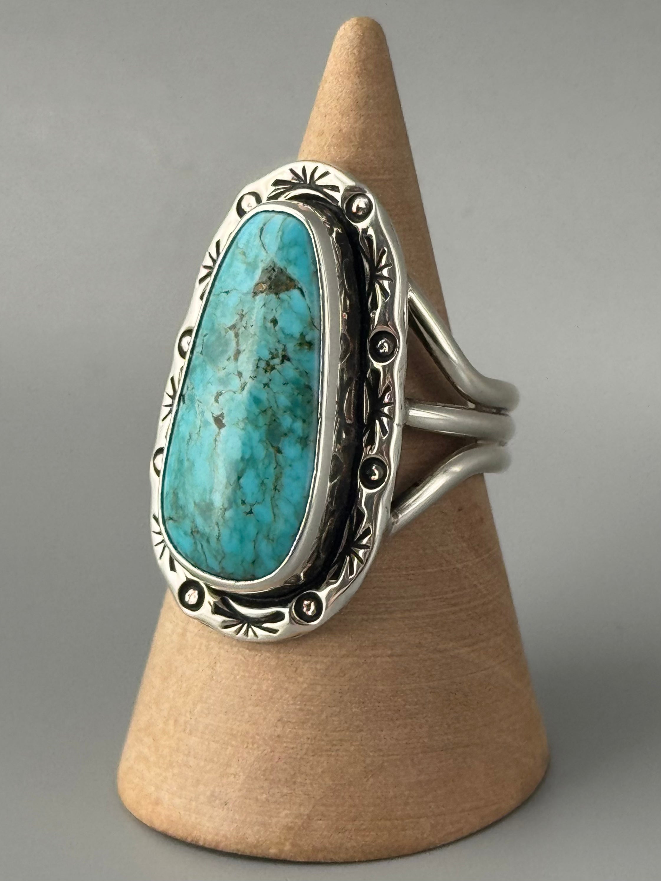 •KINGMAN TURQUOISE - SHÁ• Navajo silver ring (size 10.5)