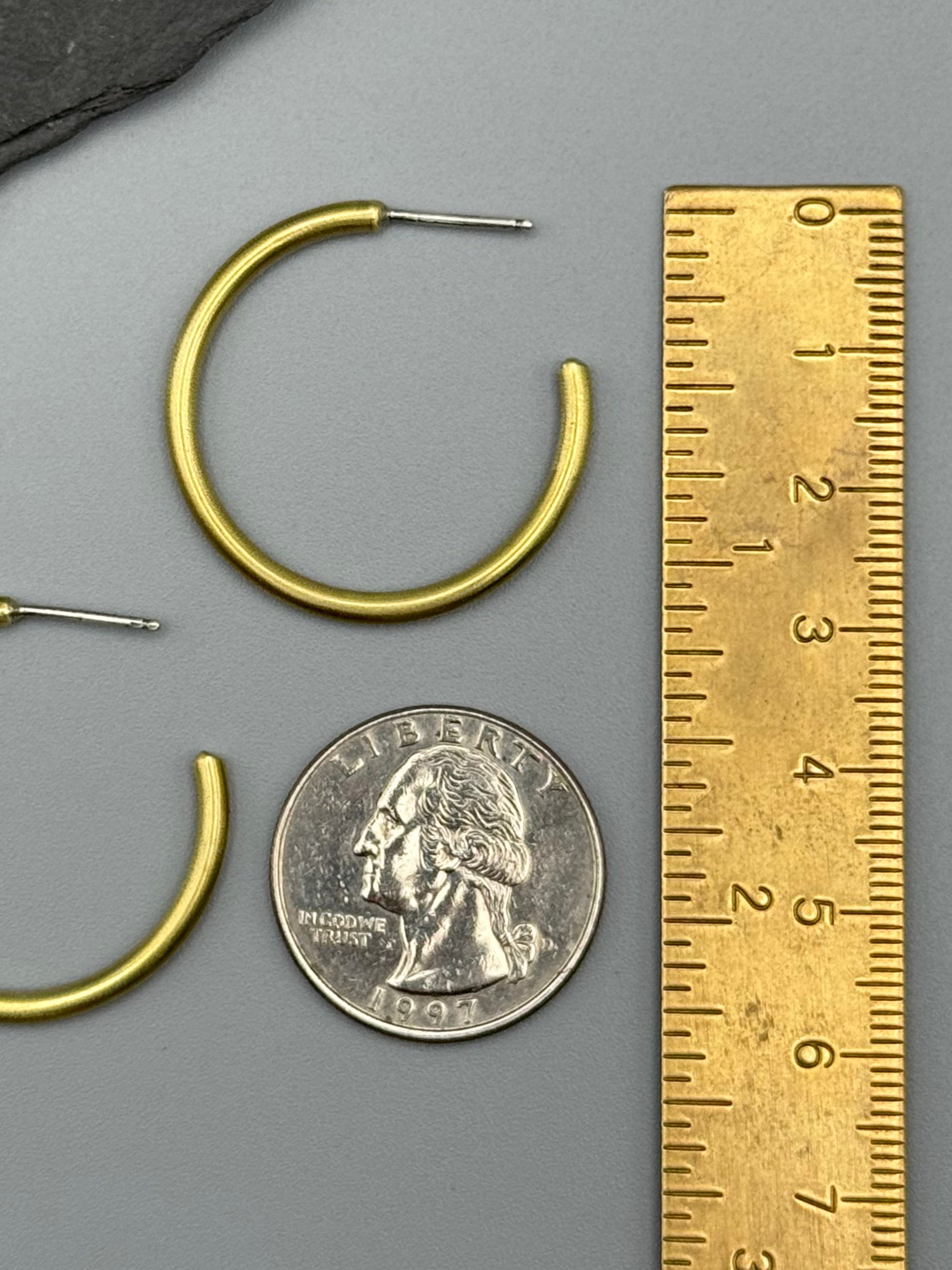 •SIMPLE - MEDIUM• brass hoop earrings