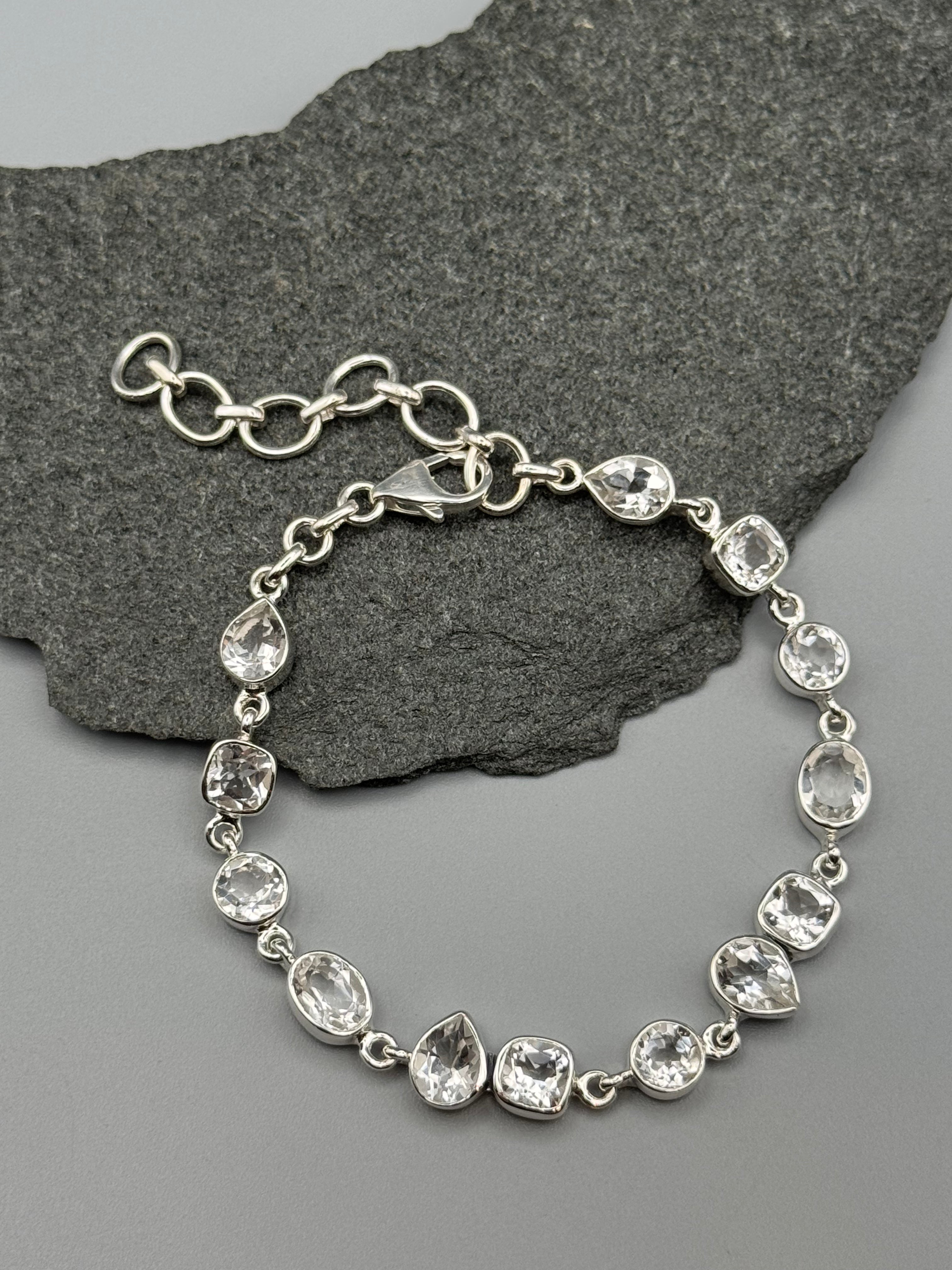 •CLEAR QUARTZ• linked silver bracelet (7.25" - 9")