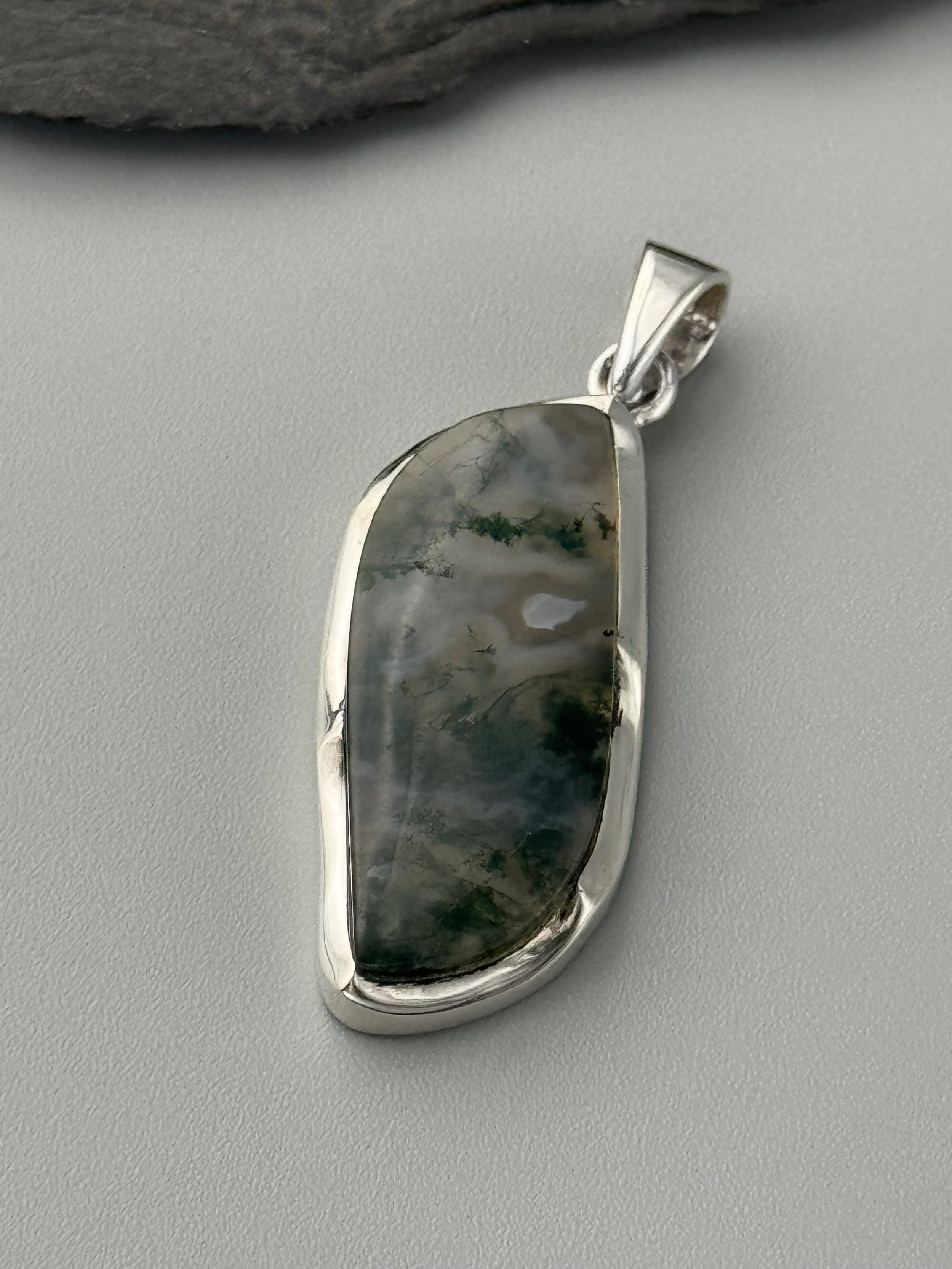•MOSS AGATE - PARTRIDGE• scalloped bezel silver pendant