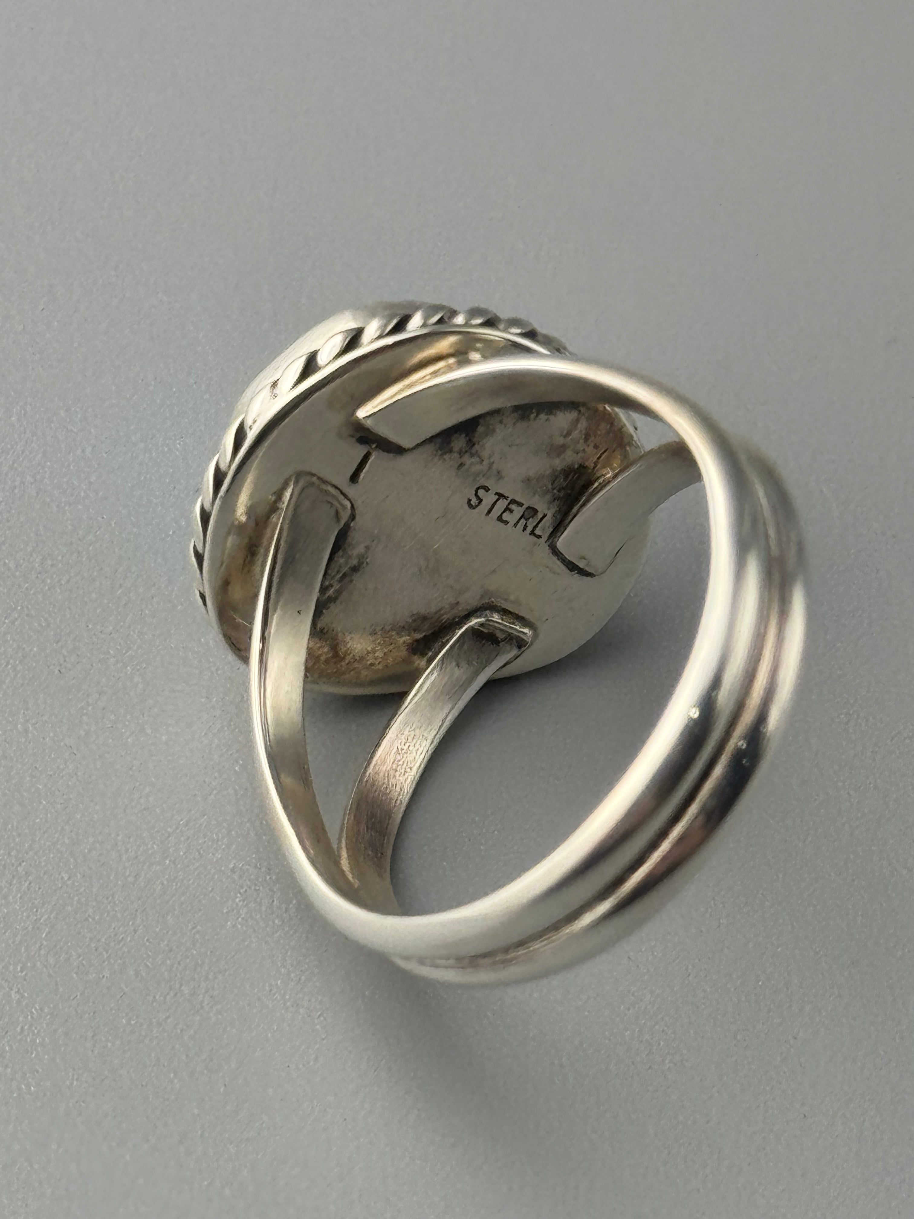 •TURQUOISE - KÉ• Navajo silver ring (size 7.5)