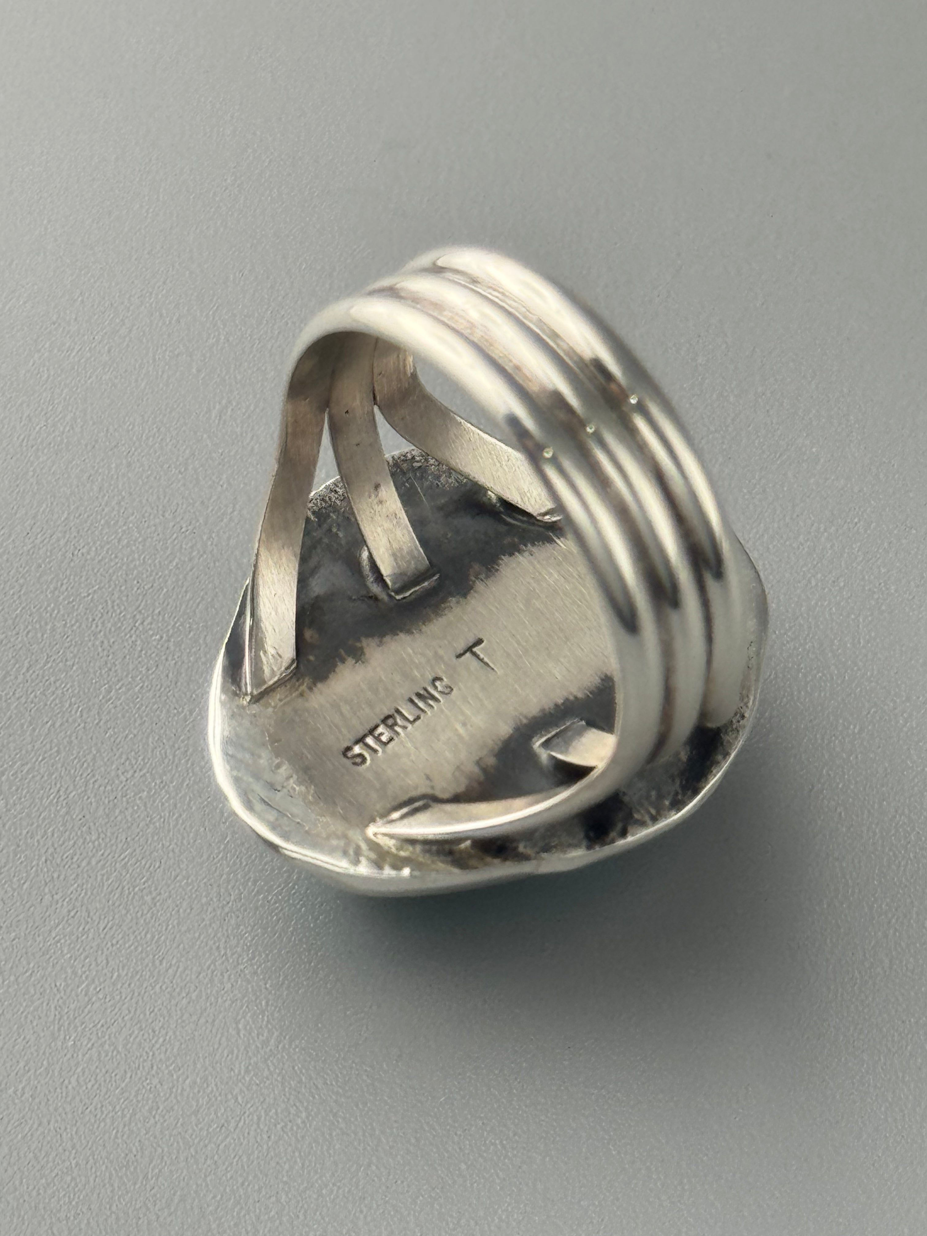 •KINGMAN TURQUOISE - SHÁ• Navajo silver ring (size 8.5)