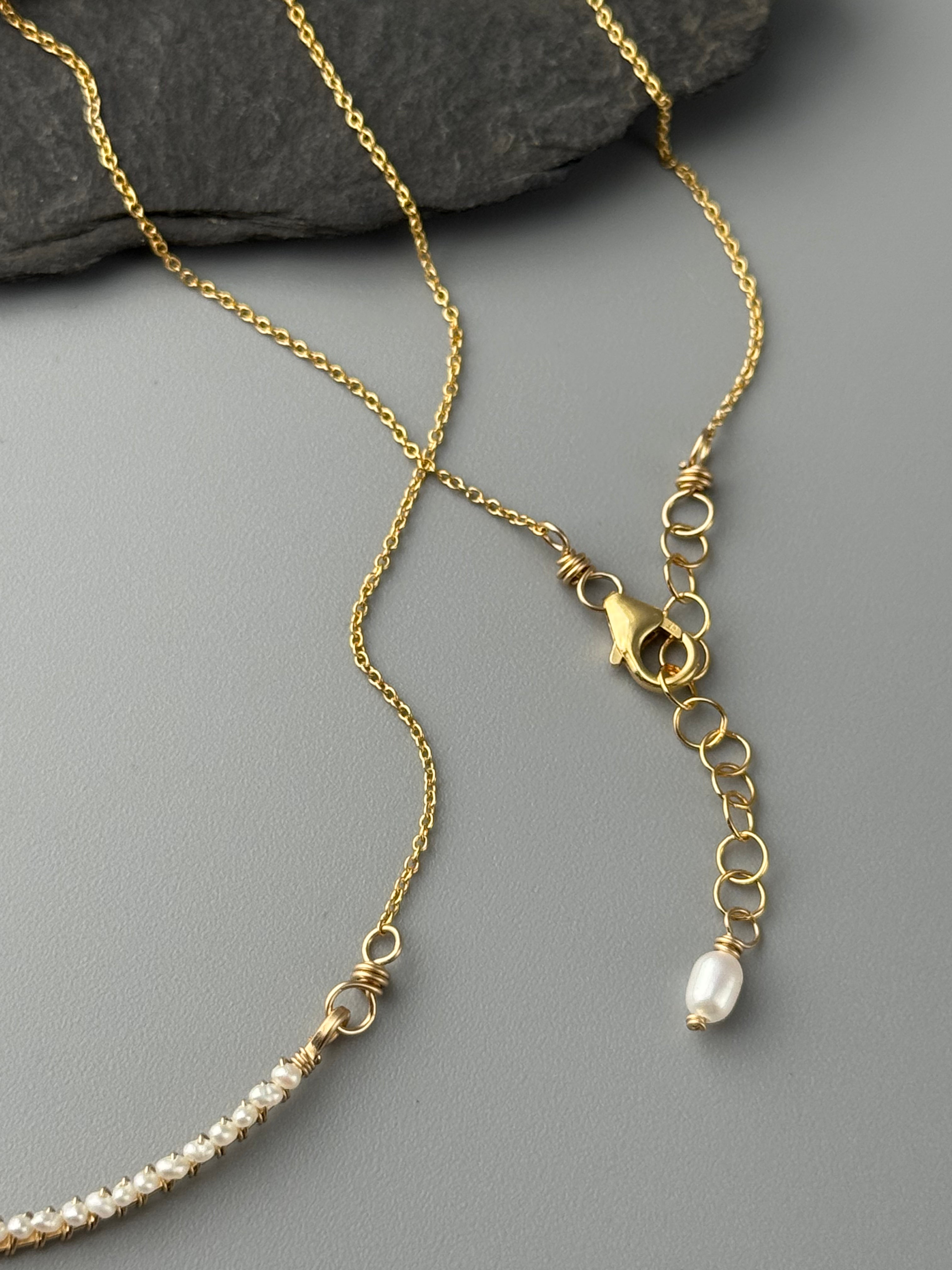 •ADORNED CURVED BAR• pearl + gold necklace