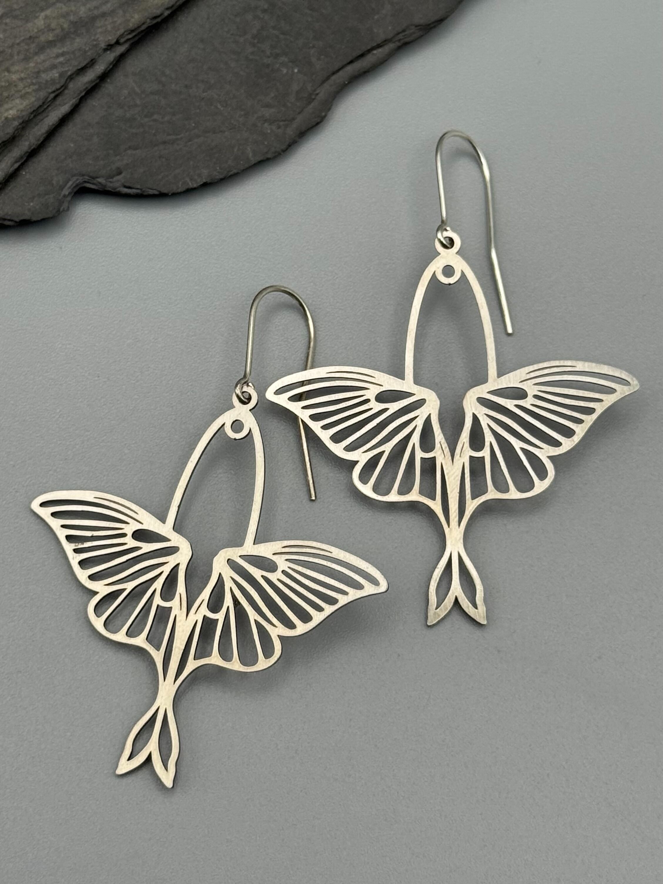 •ACTIAS• silver dangle earrings