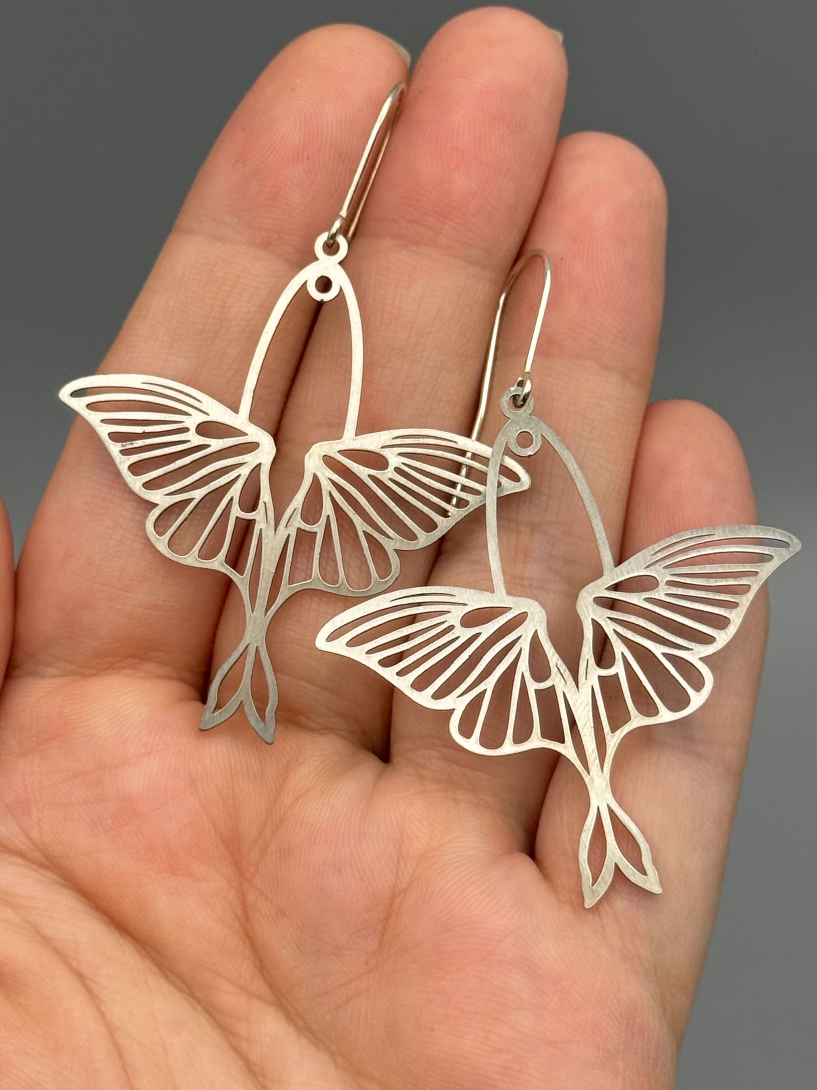 •ACTIAS• silver dangle earrings