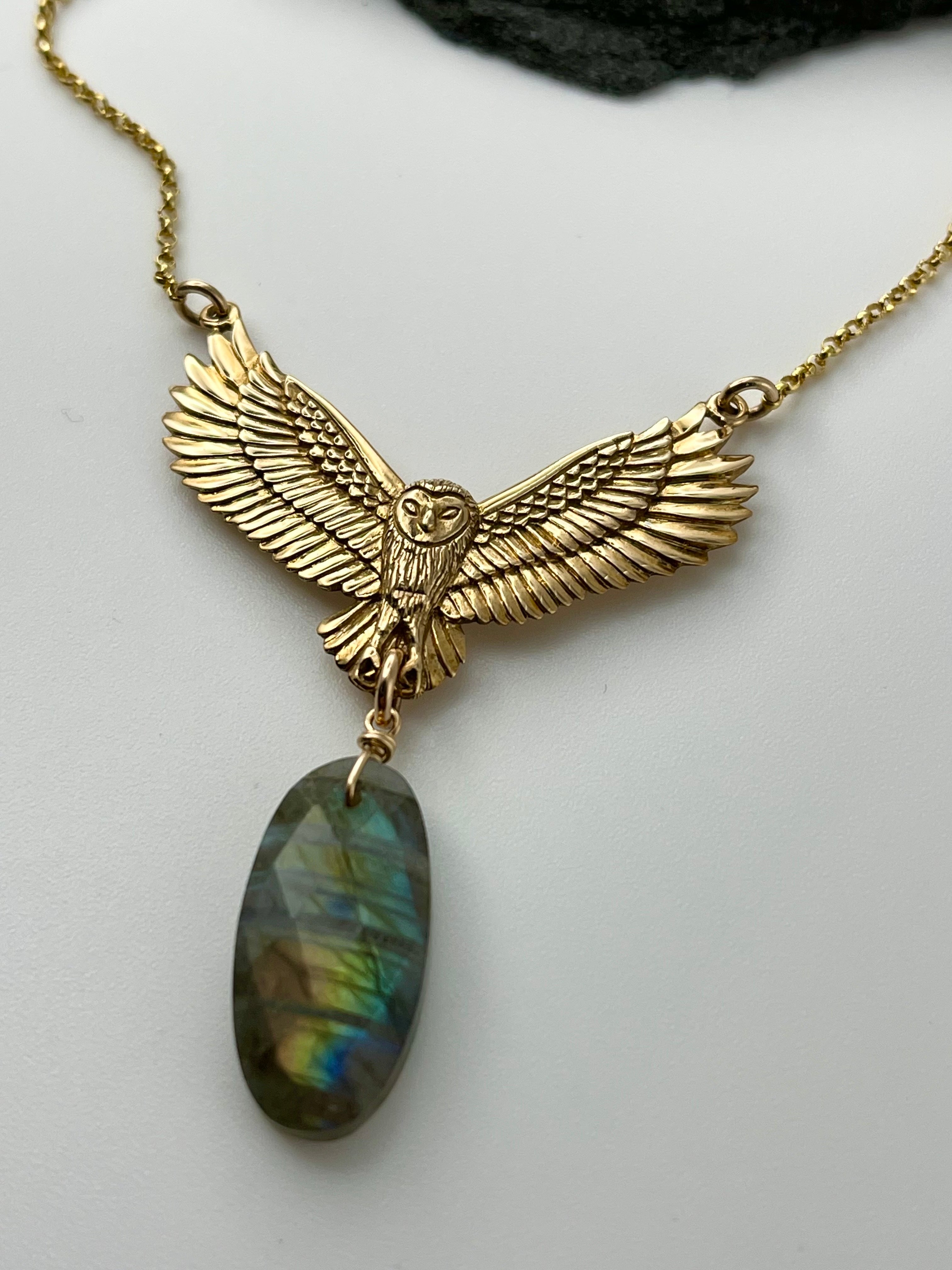 •SUEÑO• labradorite + owl gold necklace (18"-20" long)