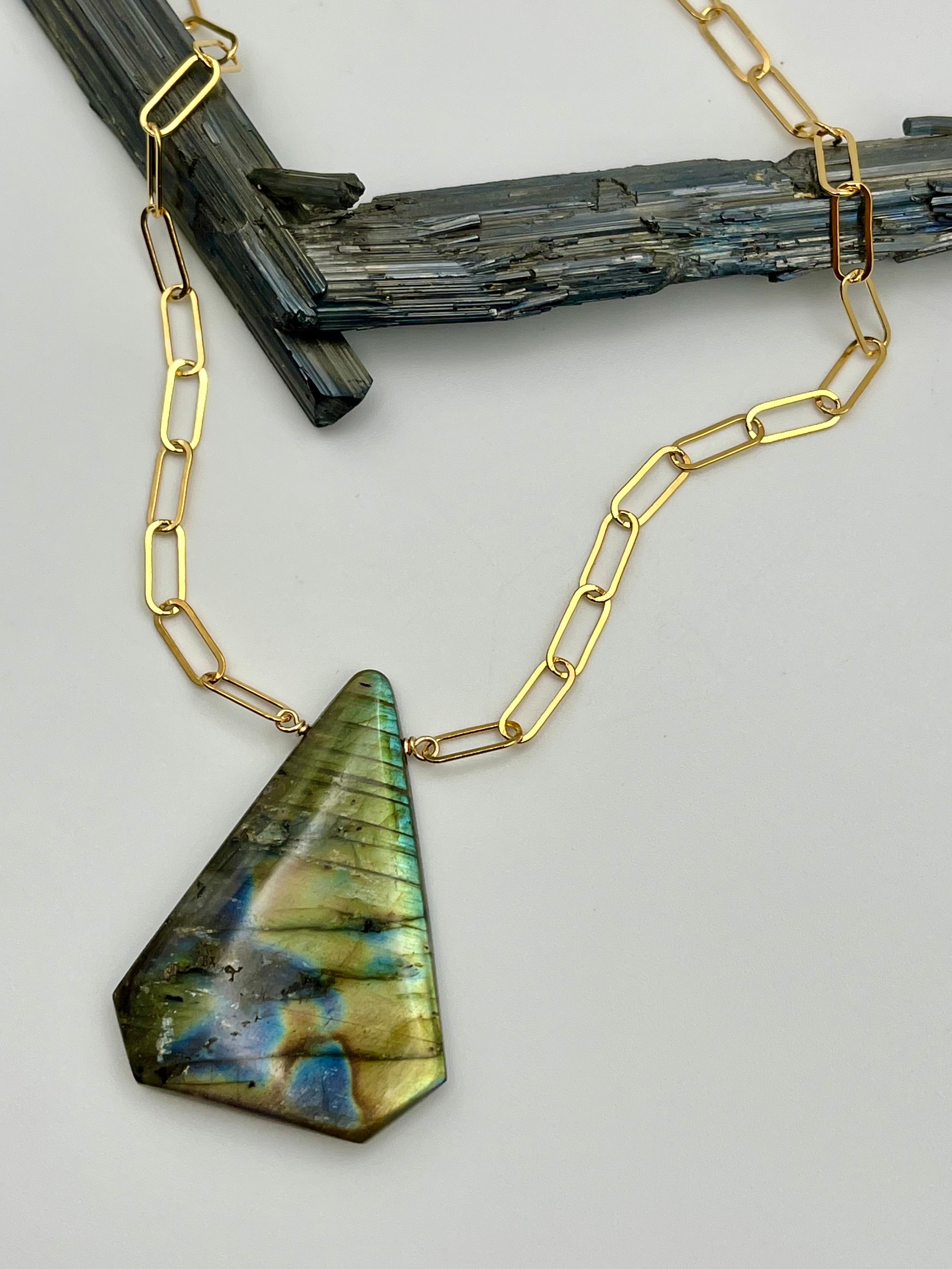 •AEON• labradorite + gold necklace (18"-20" long)