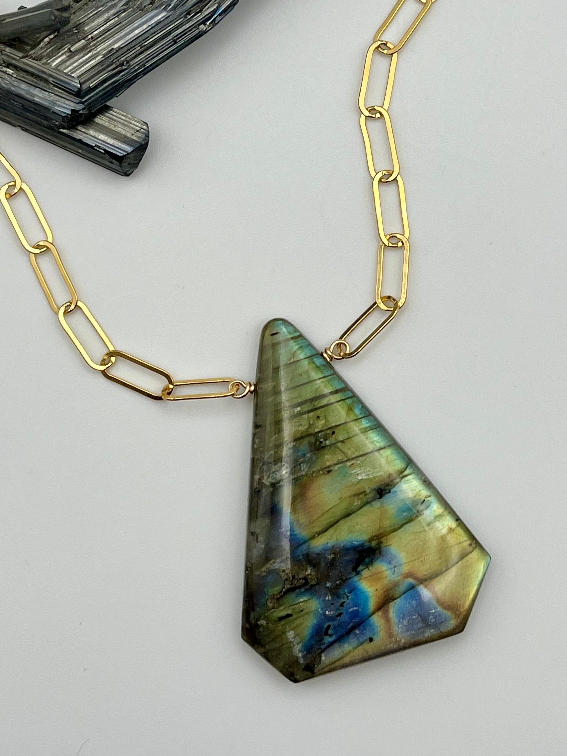 •AEON• labradorite + gold necklace (18"-20" long)