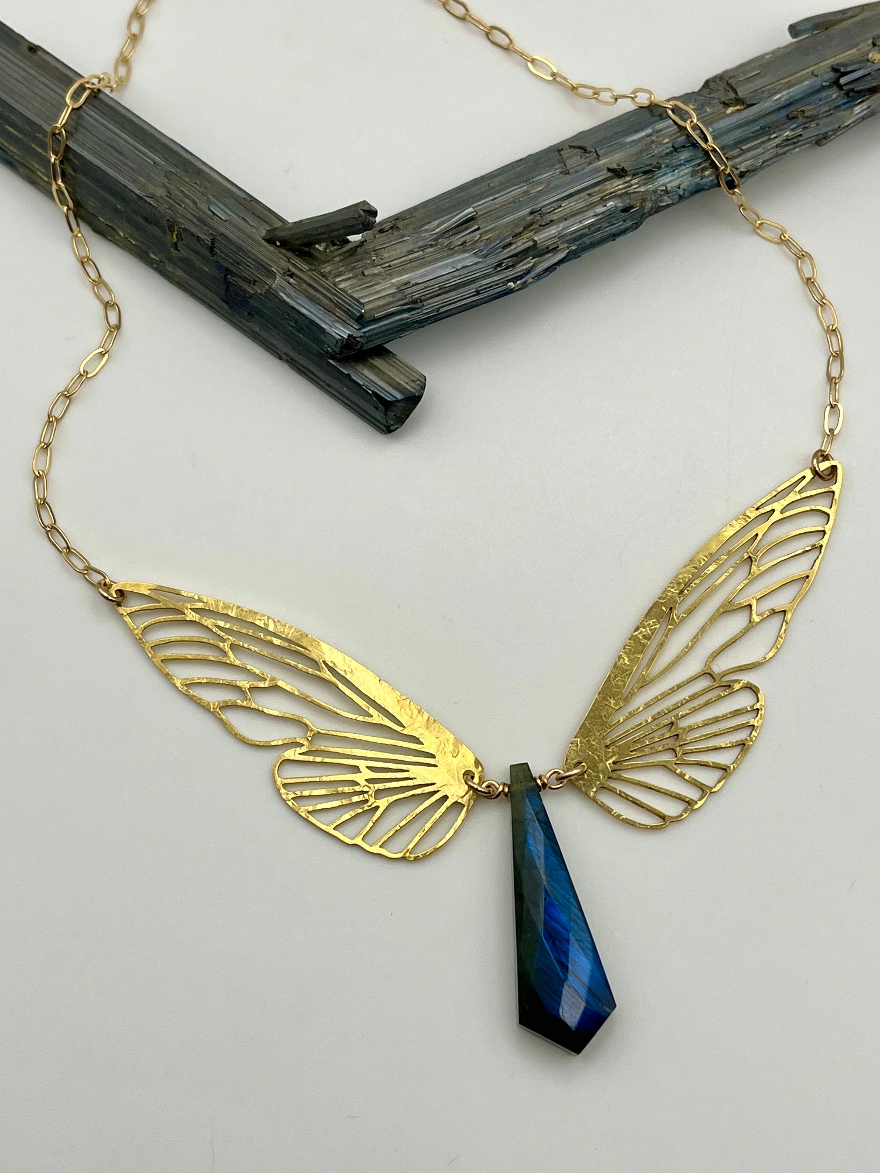 •METAMORPH• labradorite + gold necklace (18"-20" long)