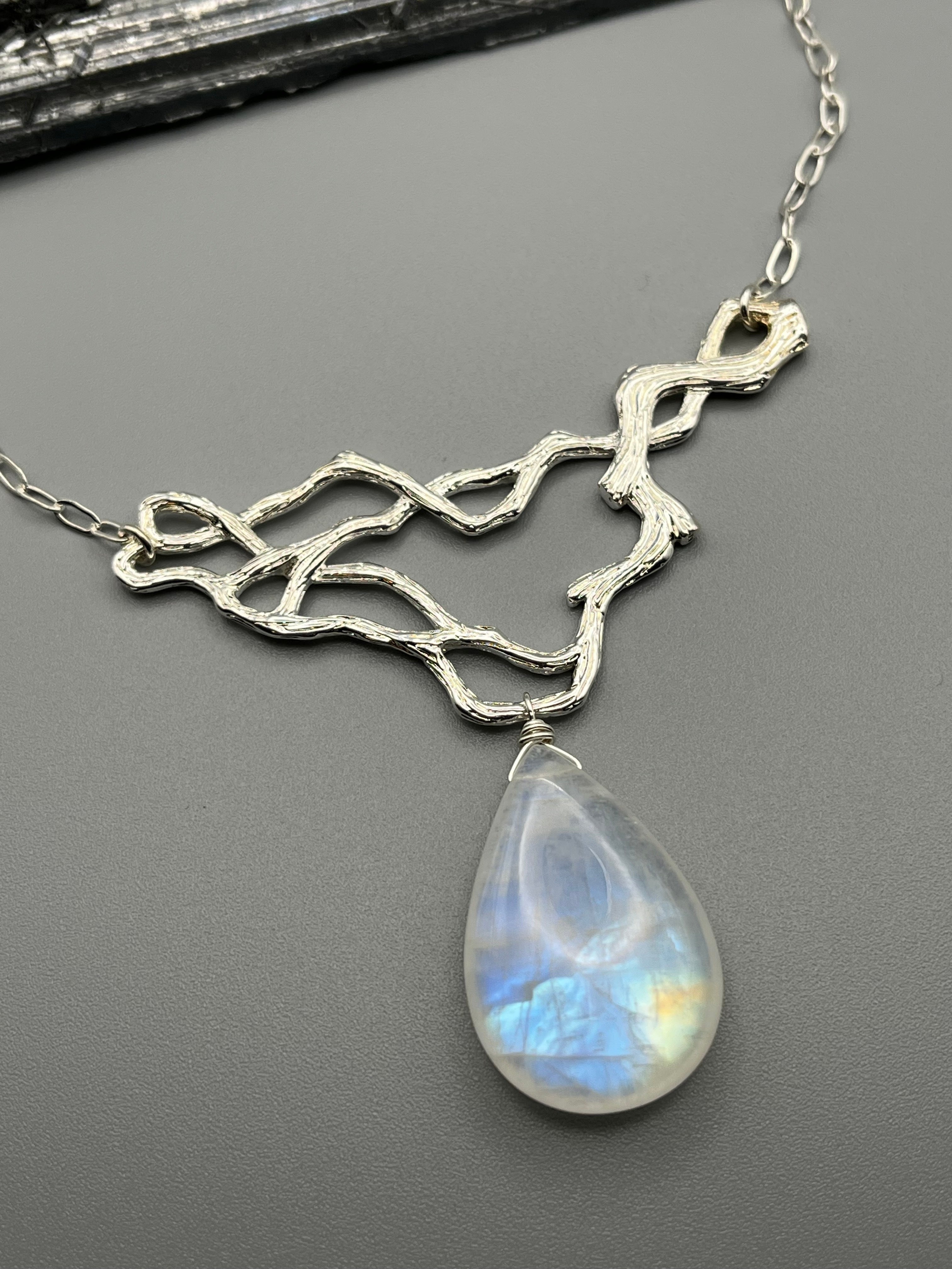 •TSIN• rainbow moonstone + sterling silver necklace (16"-18" long)