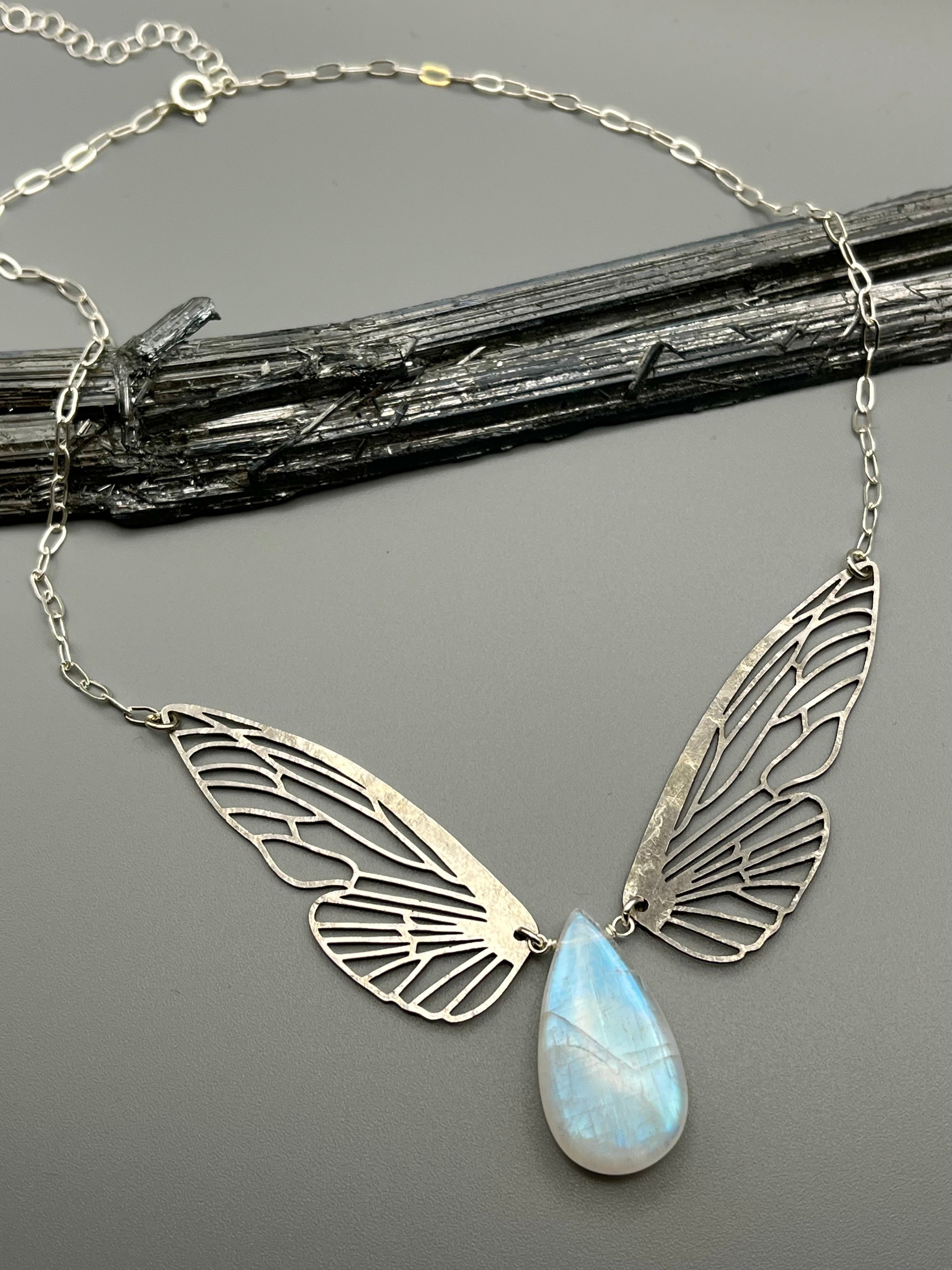 •METAMORPH• rainbow moonstone + silver necklace (16"-18" long)