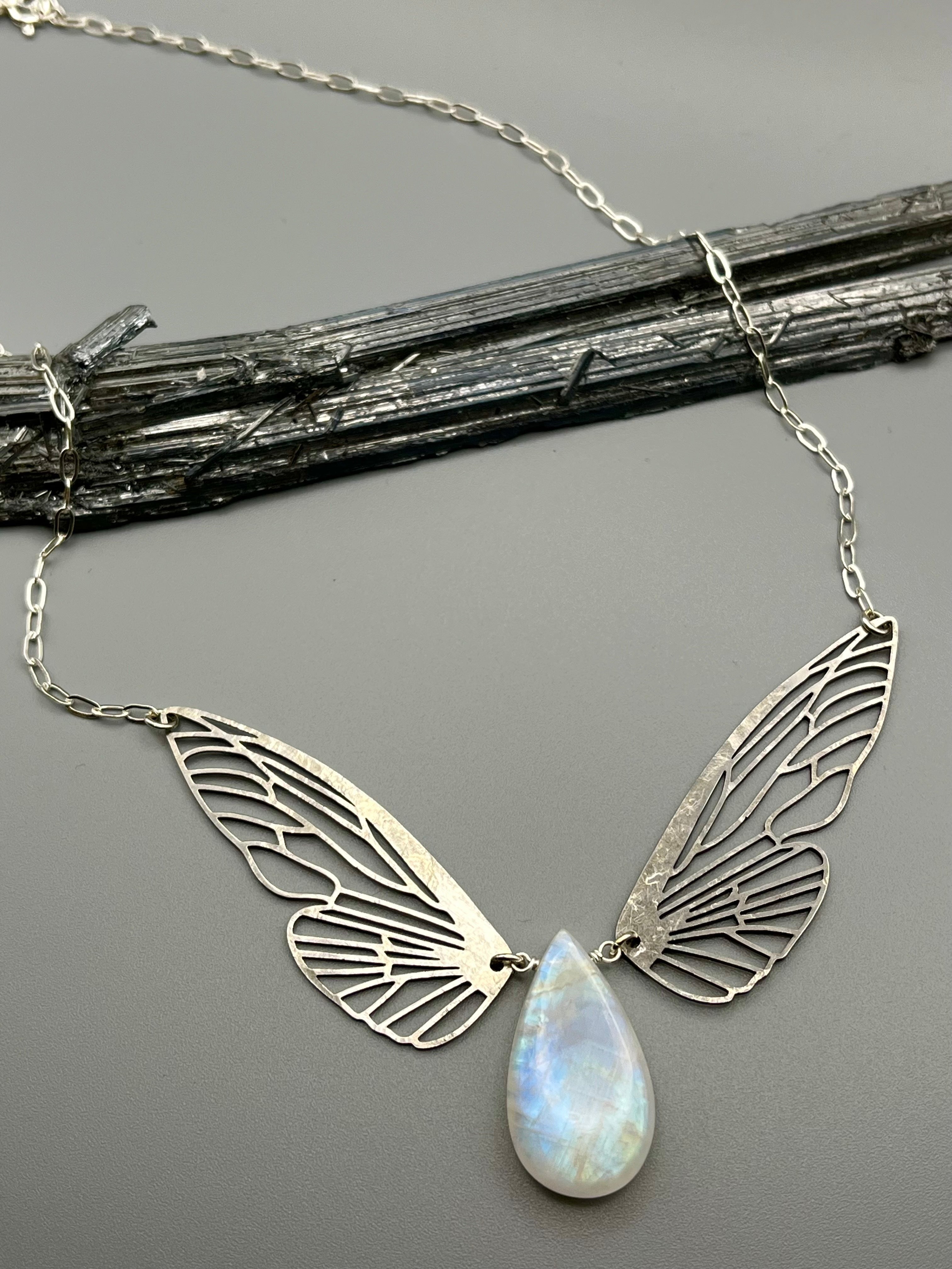 •METAMORPH• rainbow moonstone + silver necklace (18"-20" long)