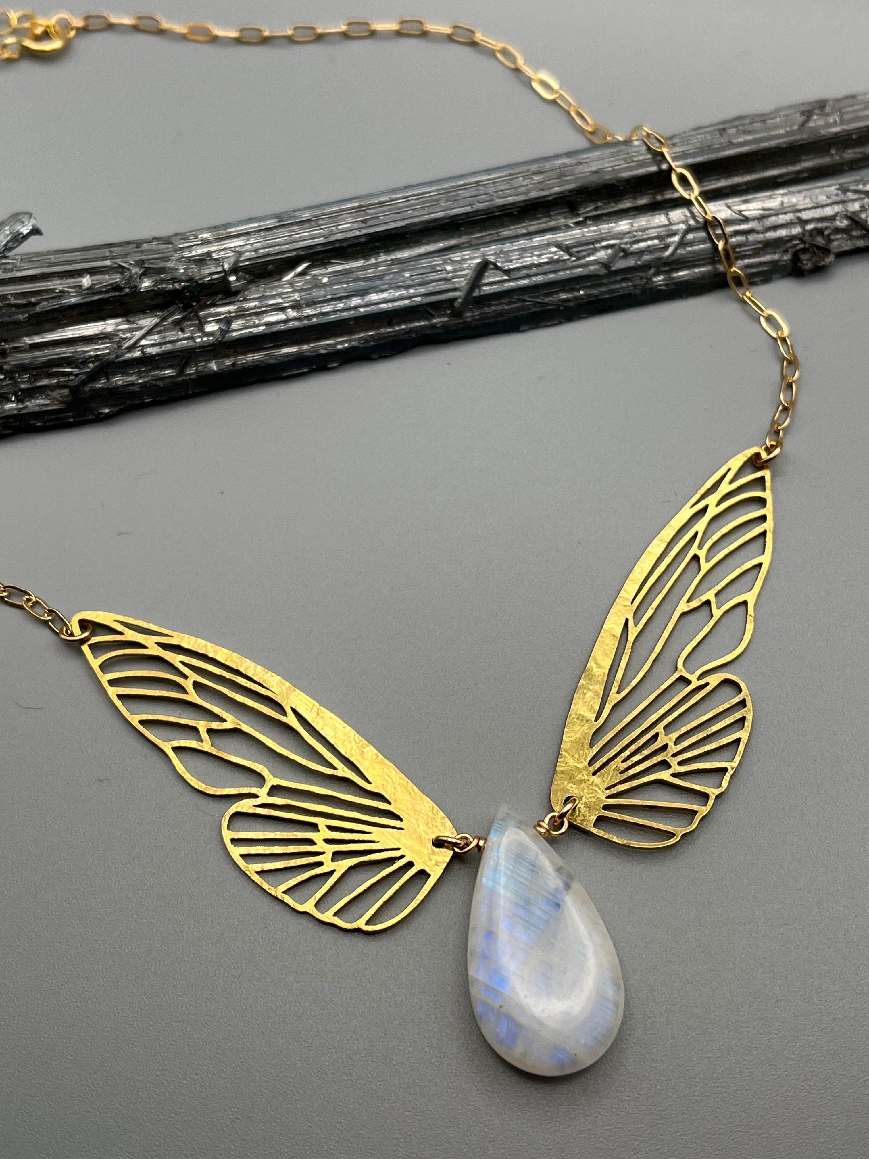 •METAMORPH• rainbow moonstone + gold necklace (16"-18" long)