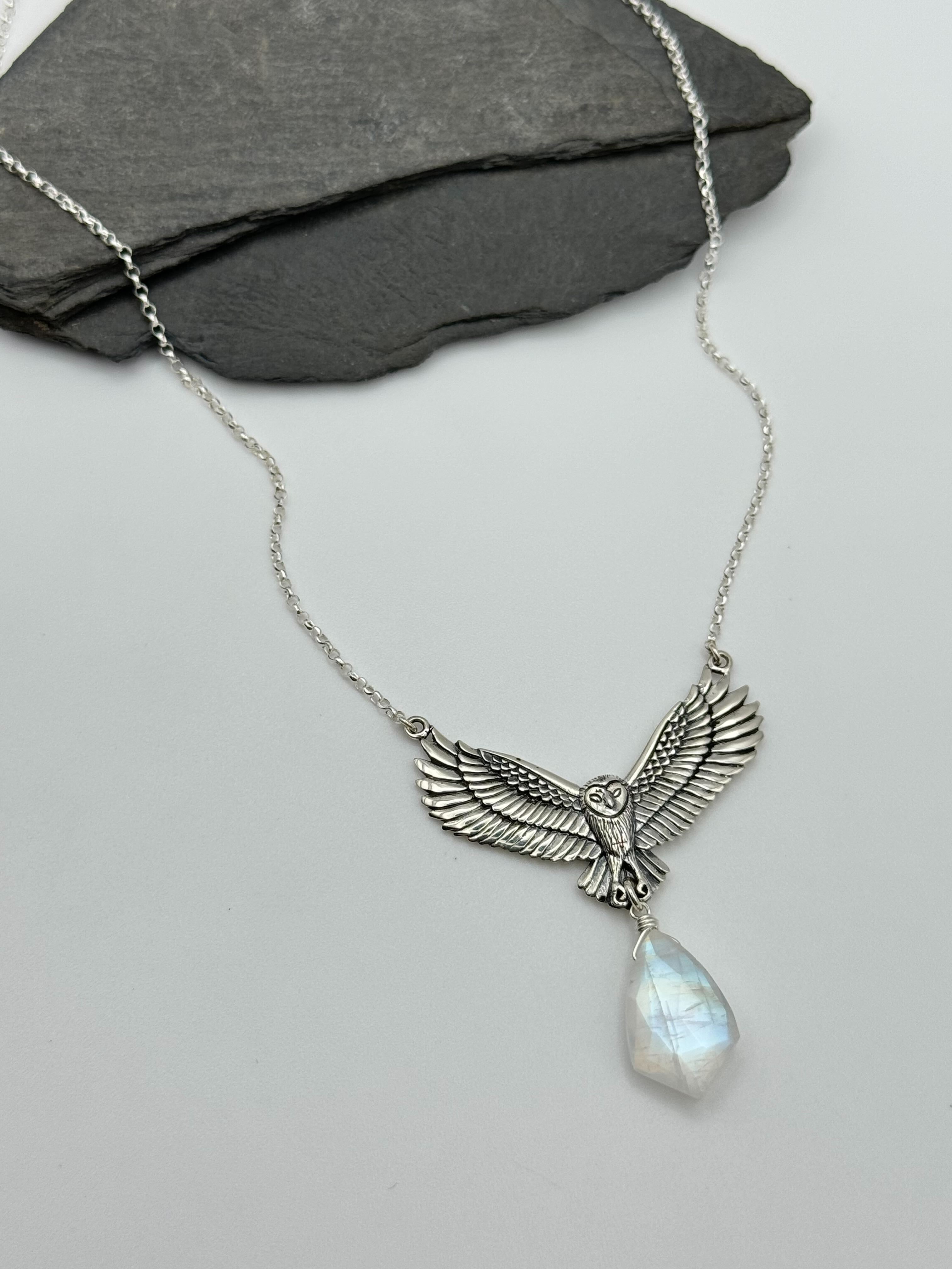 •SUEÑO• rainbow moonstone + owl + silver necklace (18"-20")