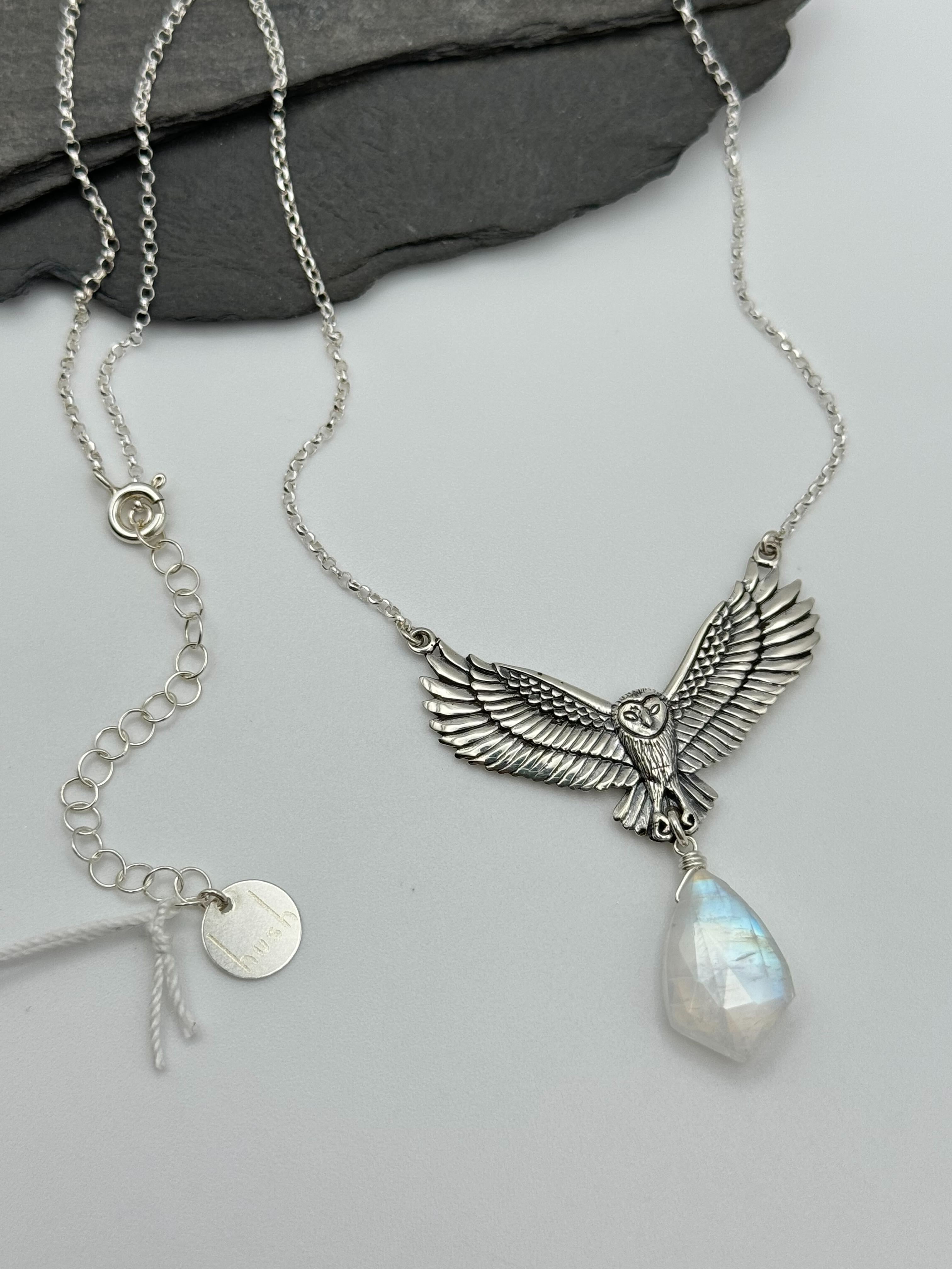 •SUEÑO• rainbow moonstone + owl + silver necklace (18"-20")