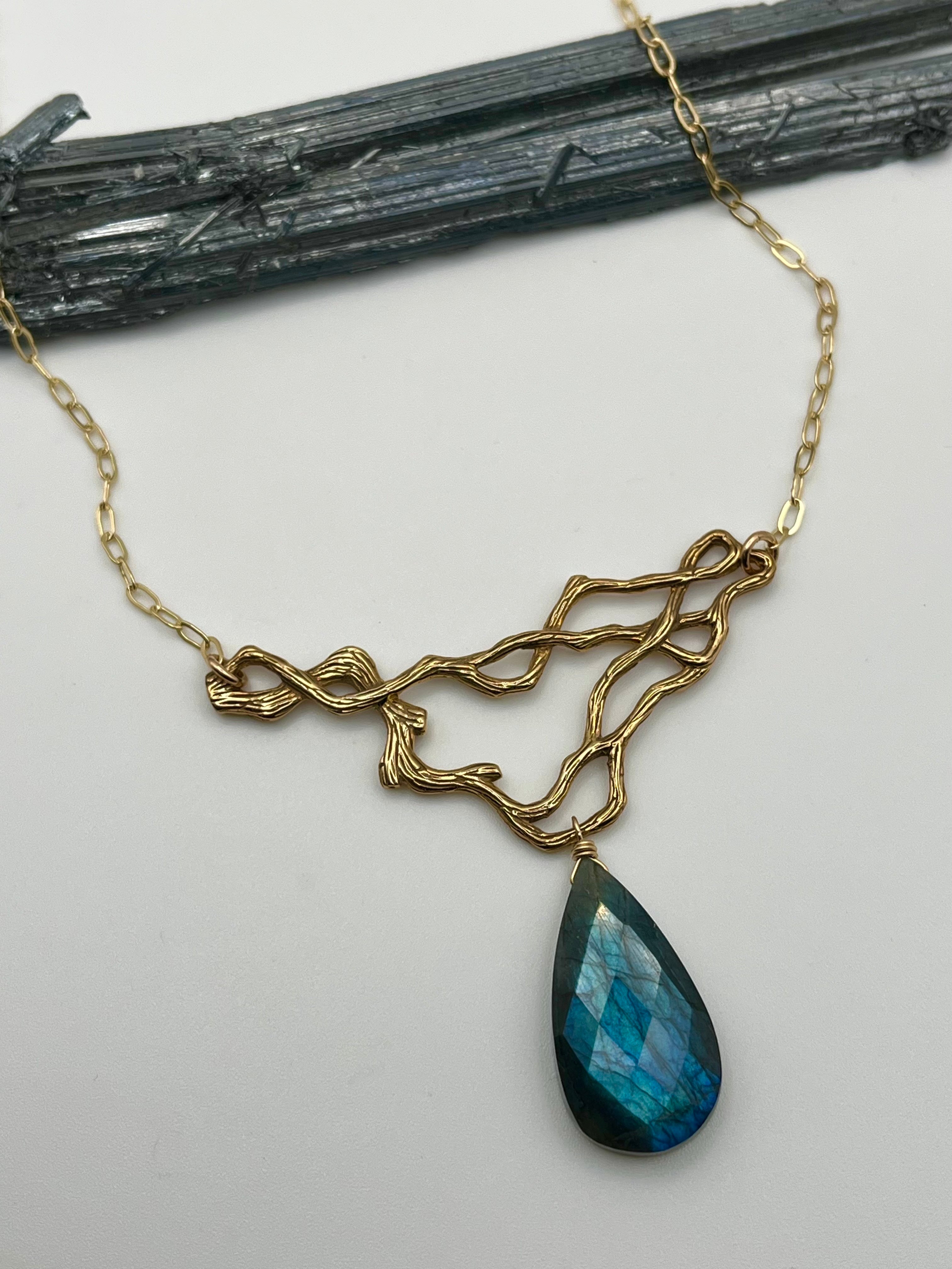 •TSIN• labradorite + gold necklace (18"-20" long)