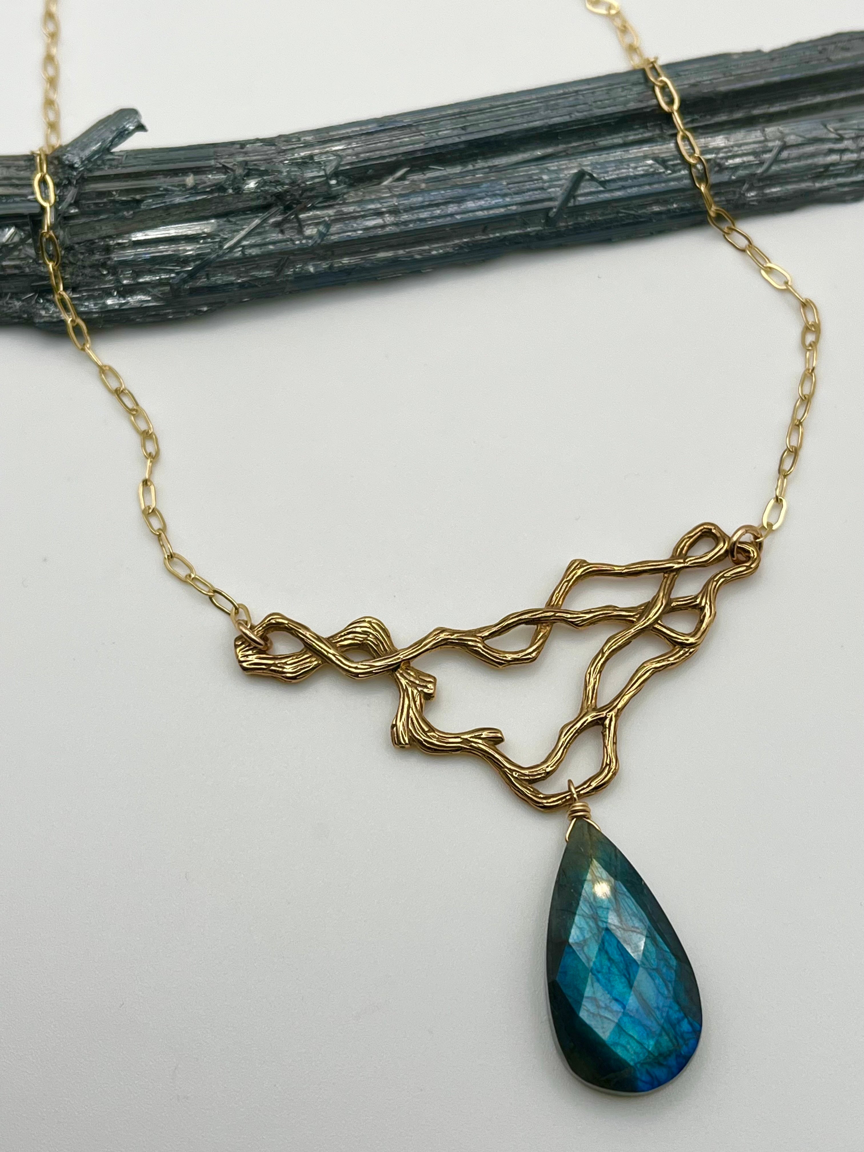 •TSIN• labradorite + gold necklace (18"-20" long)