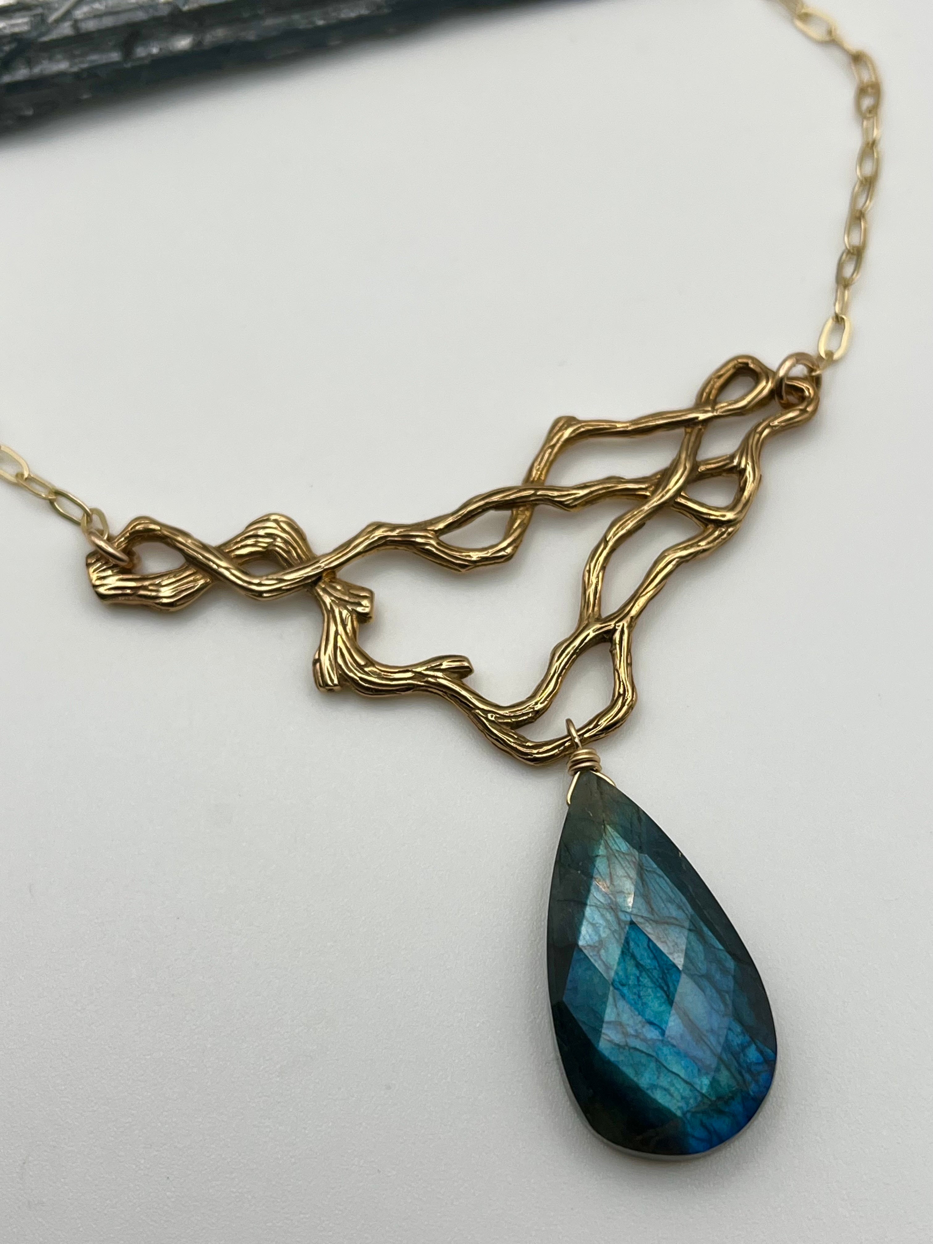 •TSIN• labradorite + gold necklace (18"-20" long)