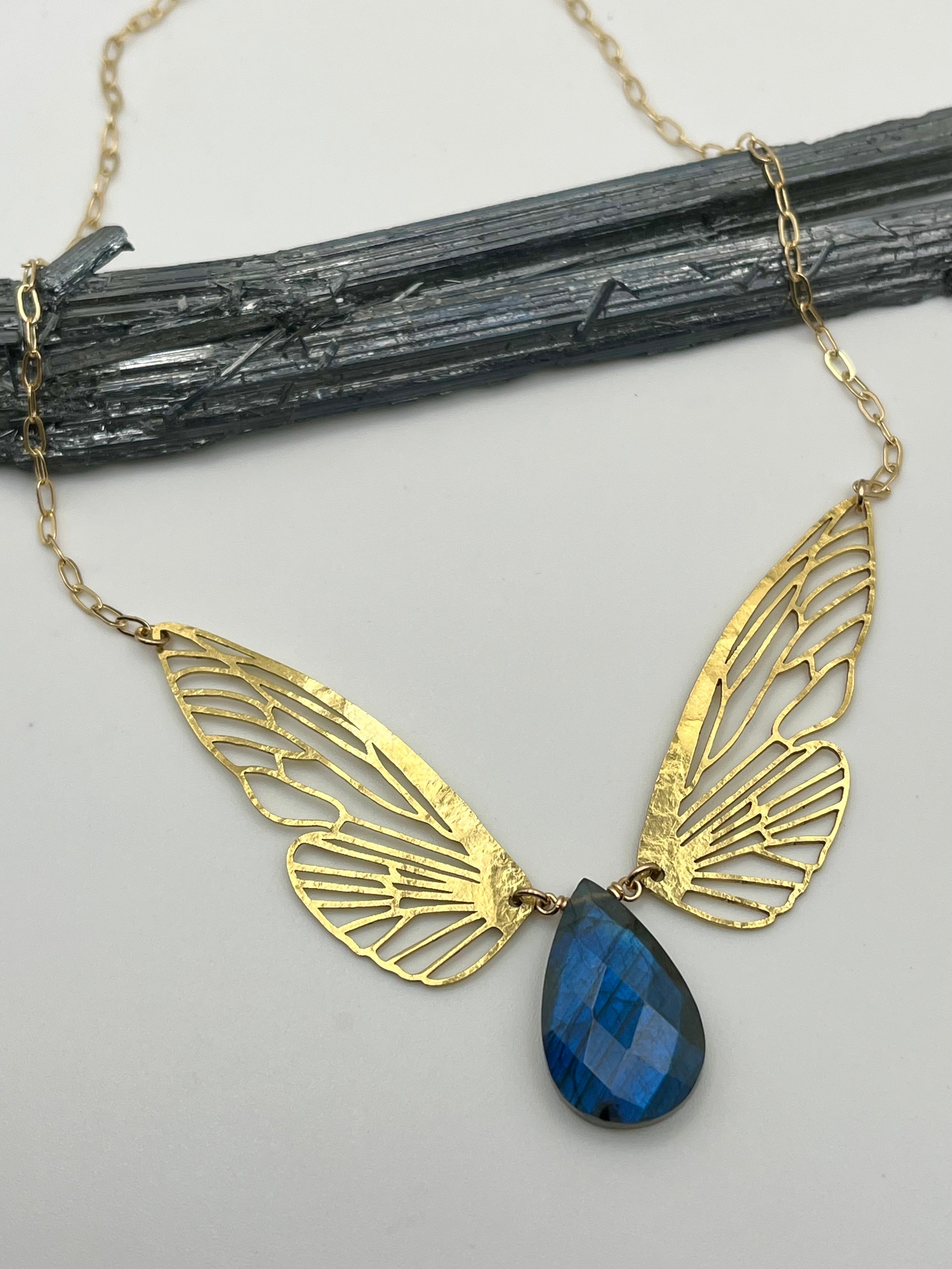 •METAMORPH• labradorite + gold necklace (16"-18" long)