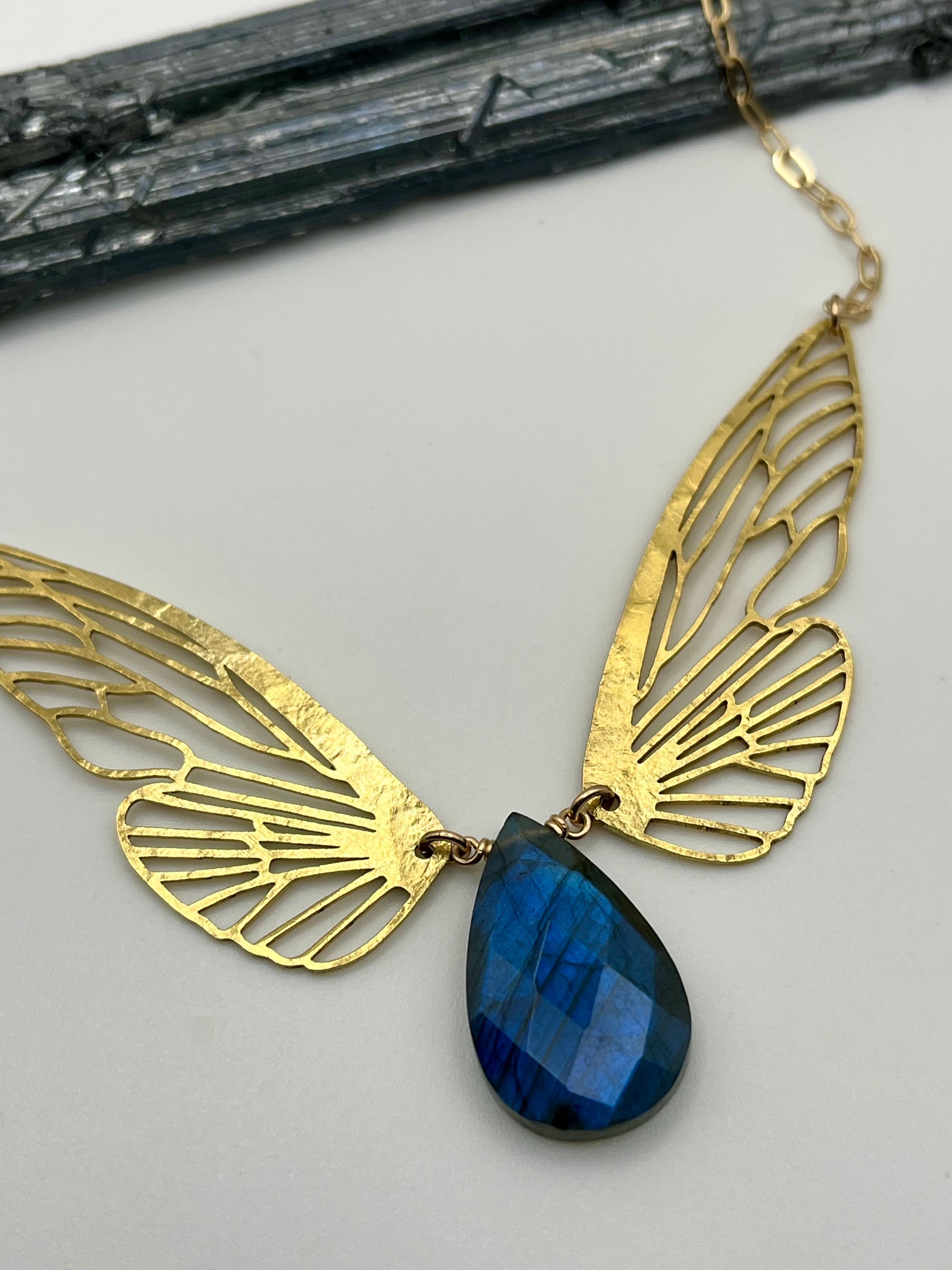 •METAMORPH• labradorite + gold necklace (16"-18" long)