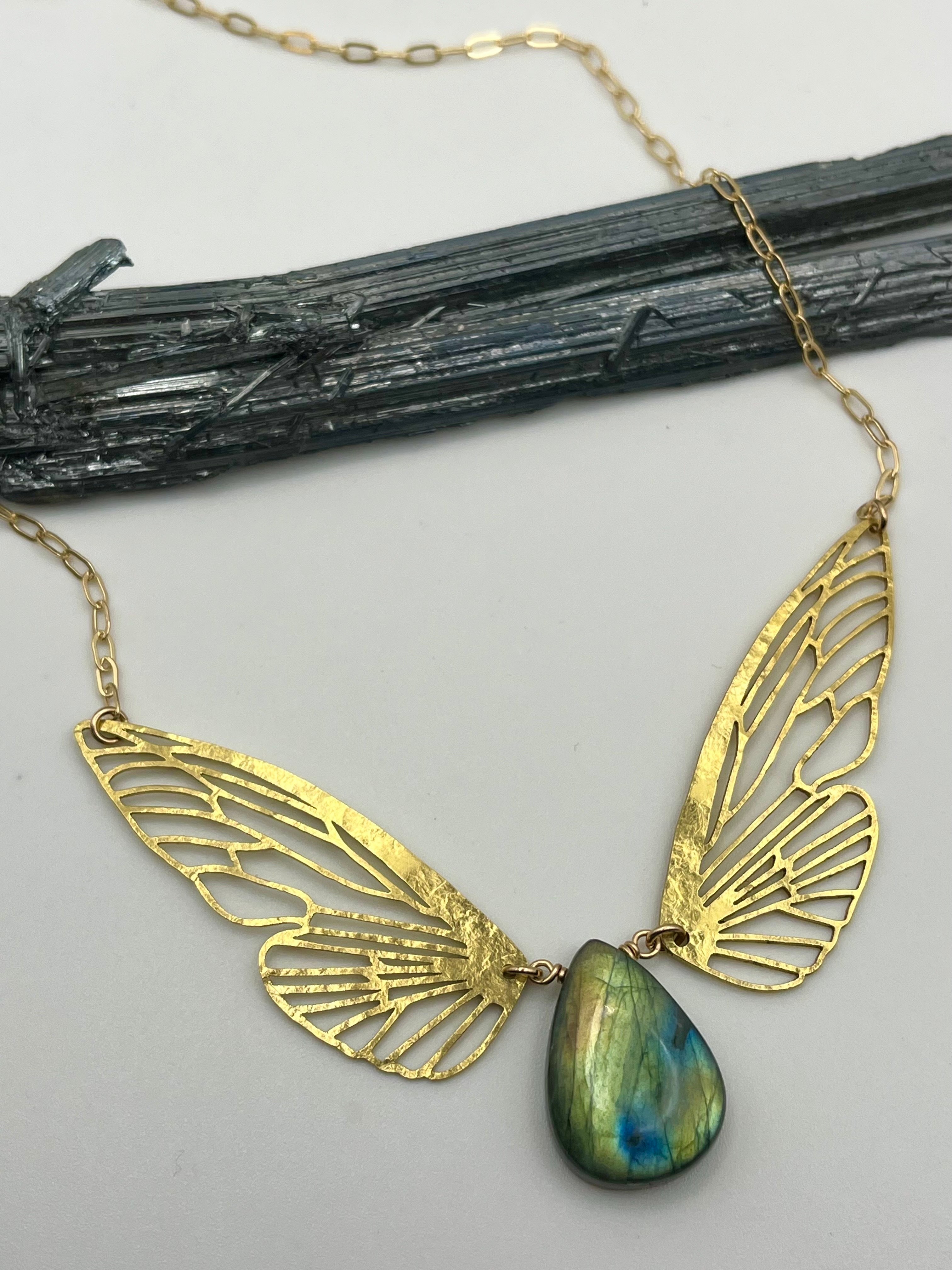 •METAMORPH• labradorite + gold necklace (16"-18" long)