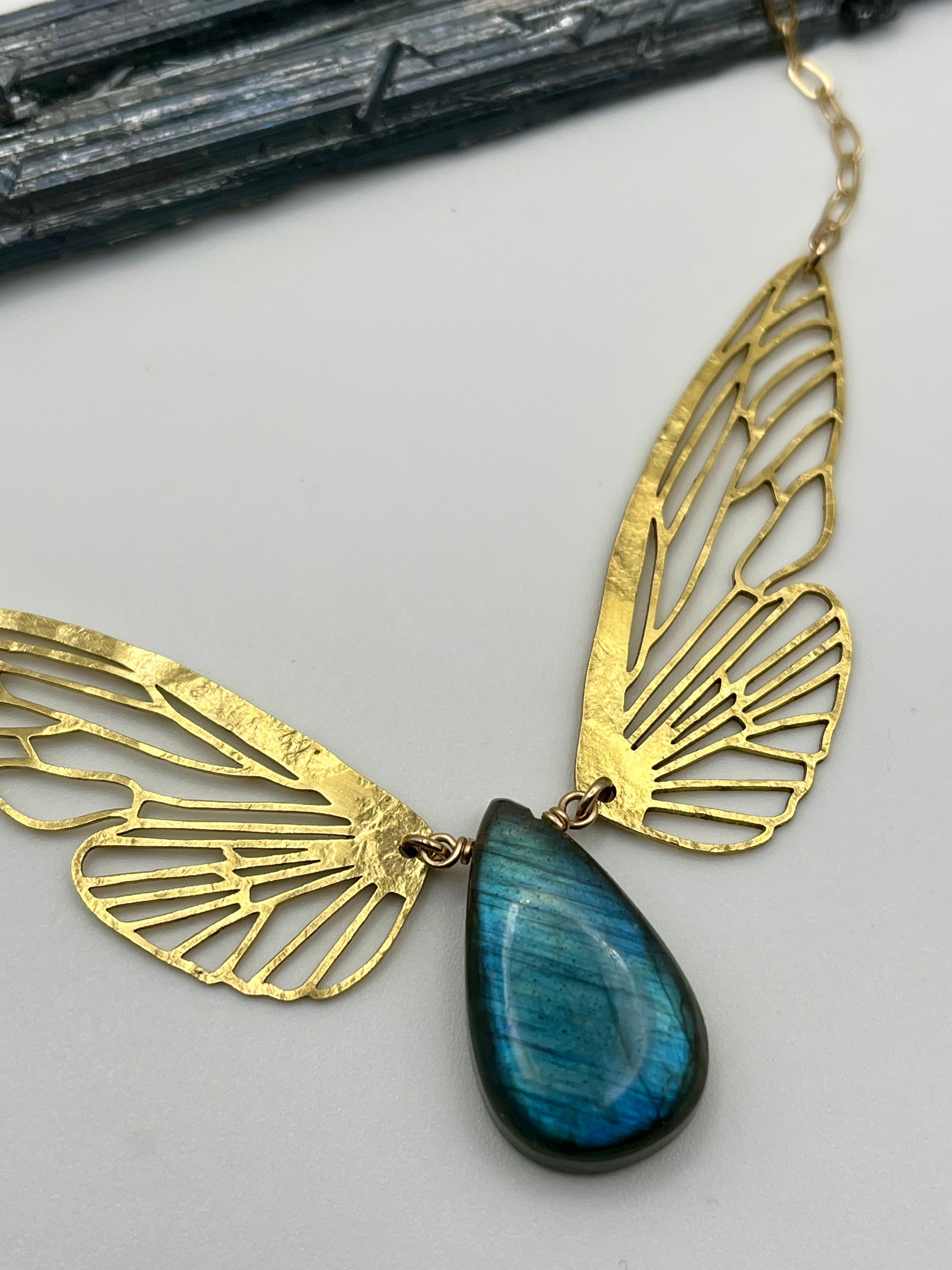 •METAMORPH• labradorite + gold necklace (16"-18" long)