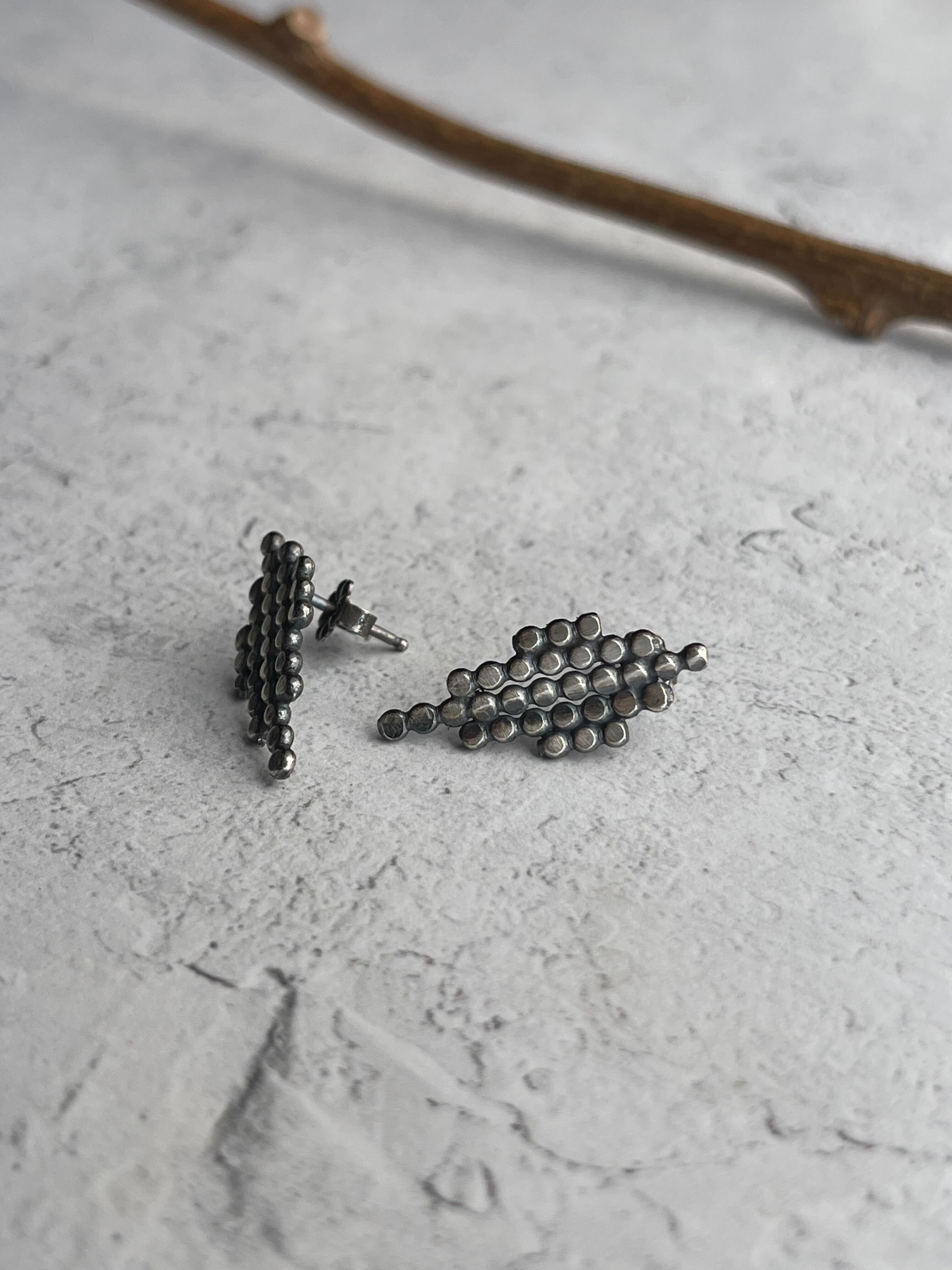 •DOTTED WATERFALL• silver stud earrings