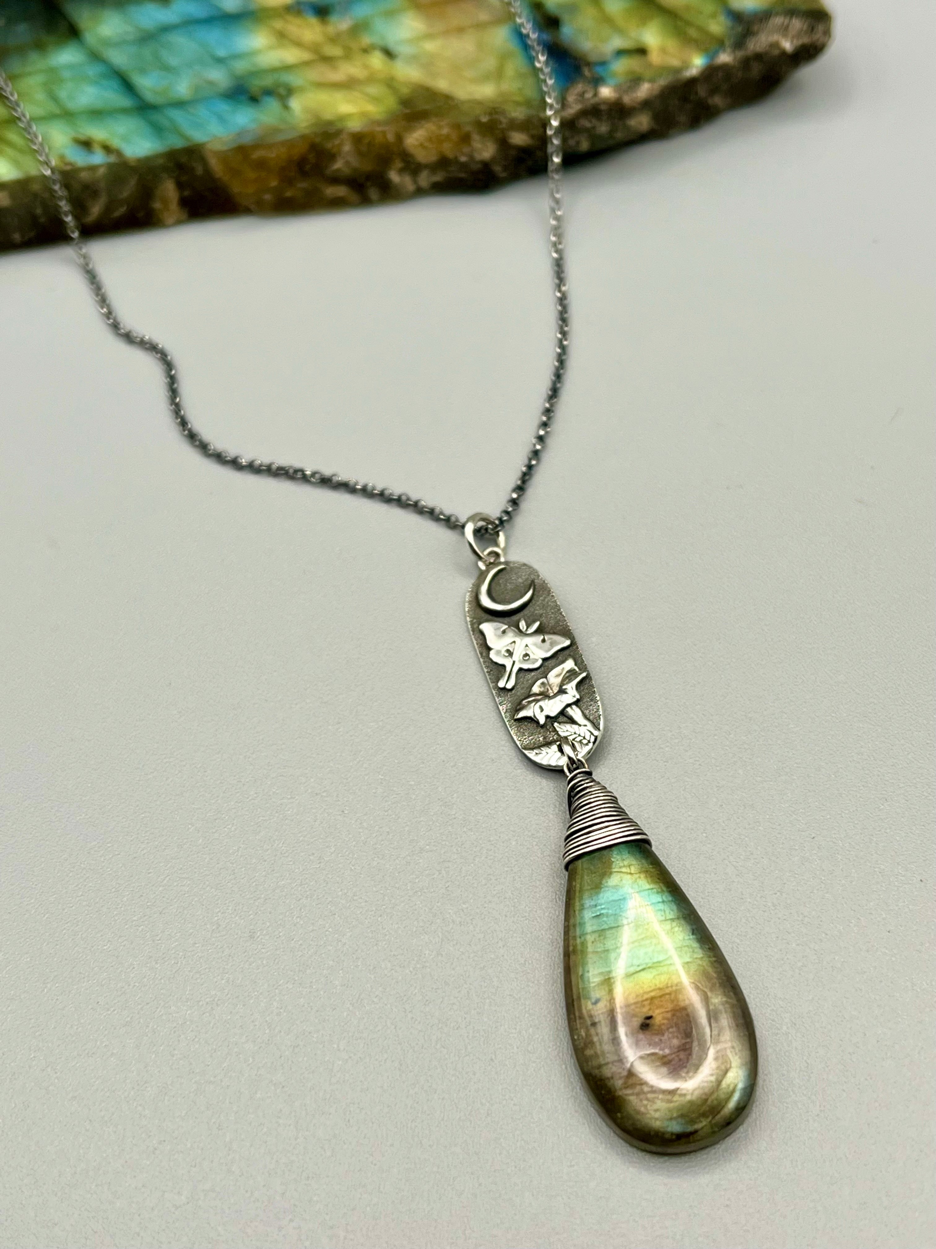 •GUIDE• labradorite + silver necklace (16"-18" long)