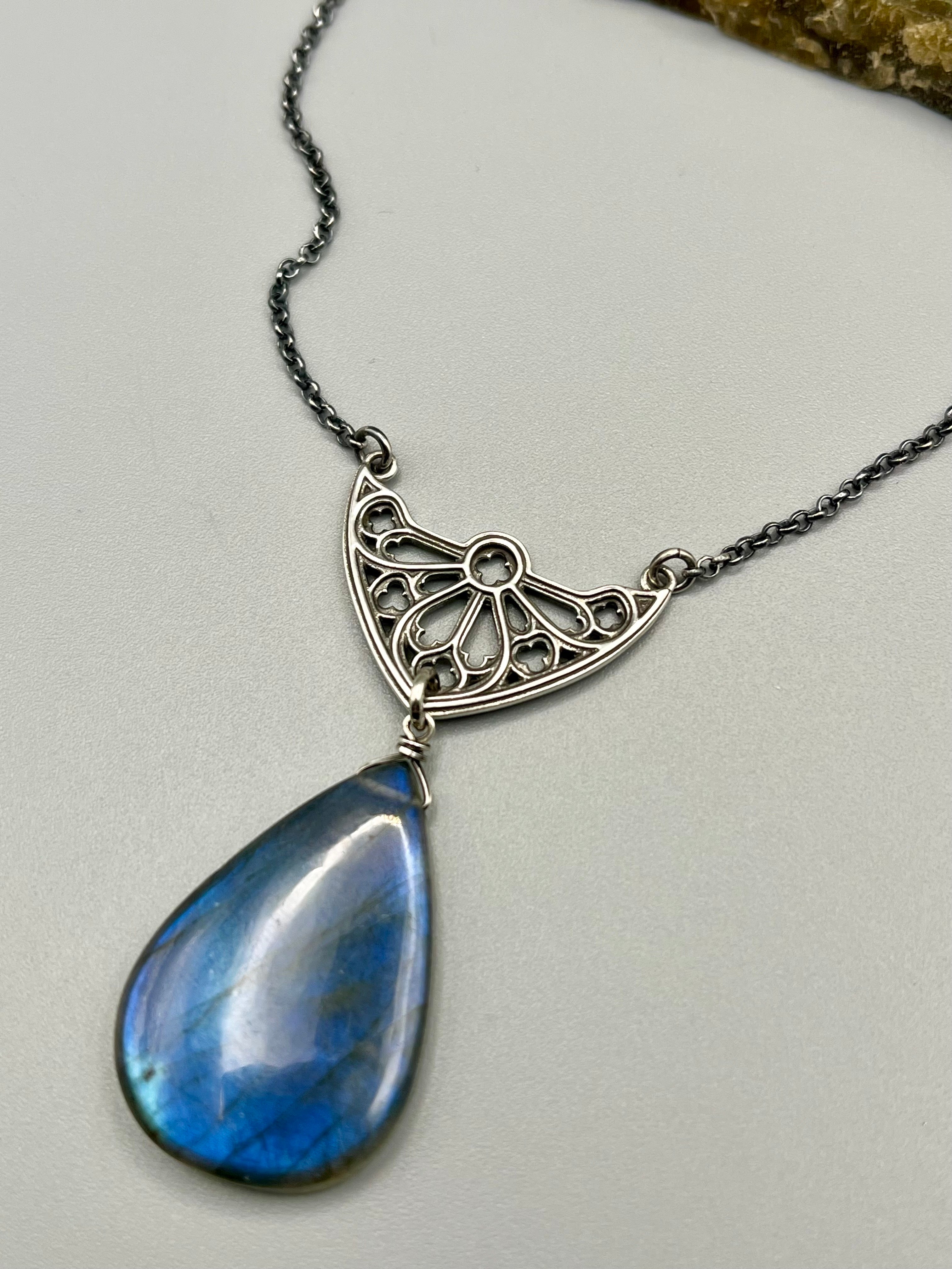 •SAGRADA• labradorite + silver necklace (18"-20" long)
