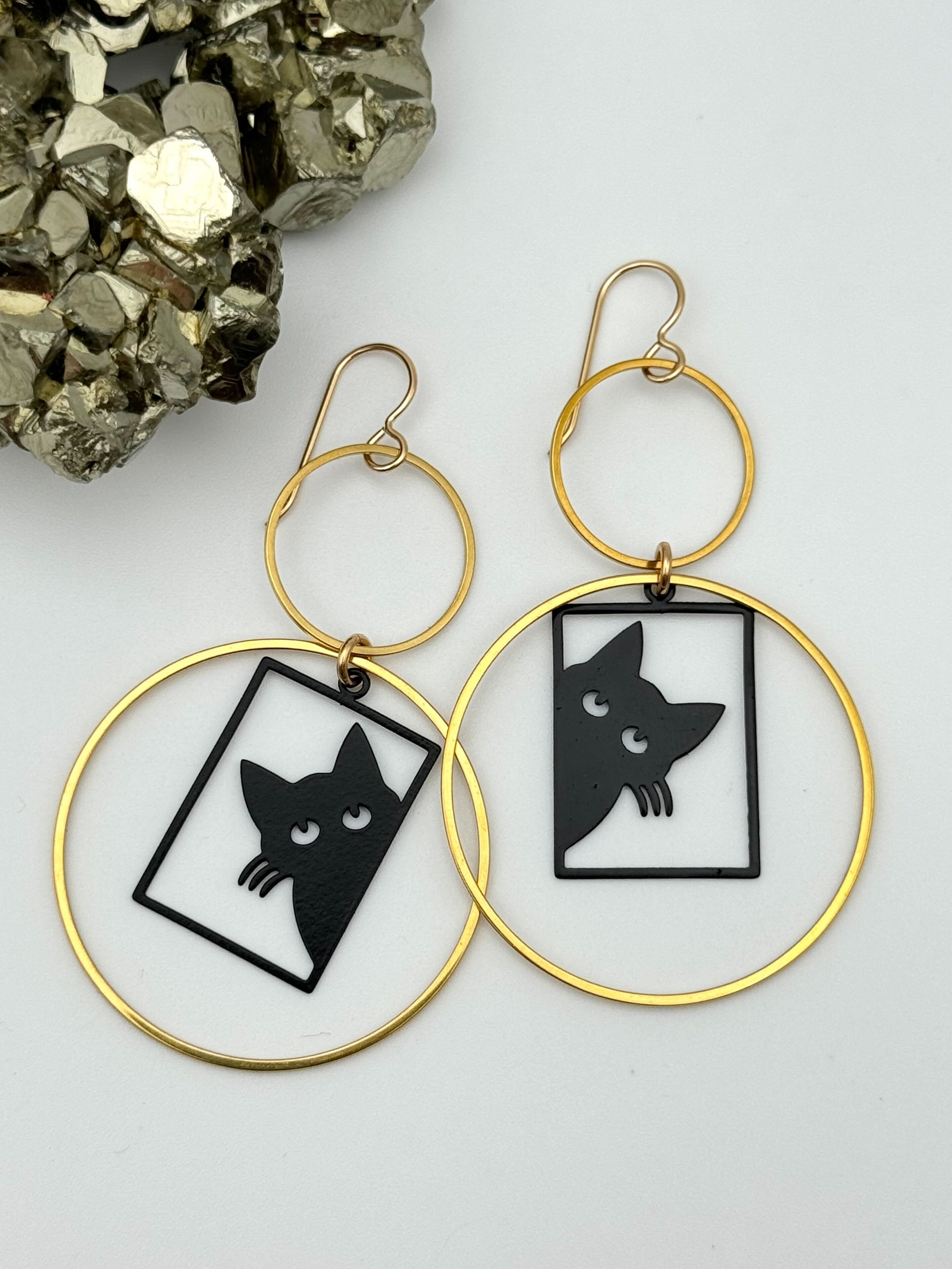 •SALEM• larger gold & black hoop earrings