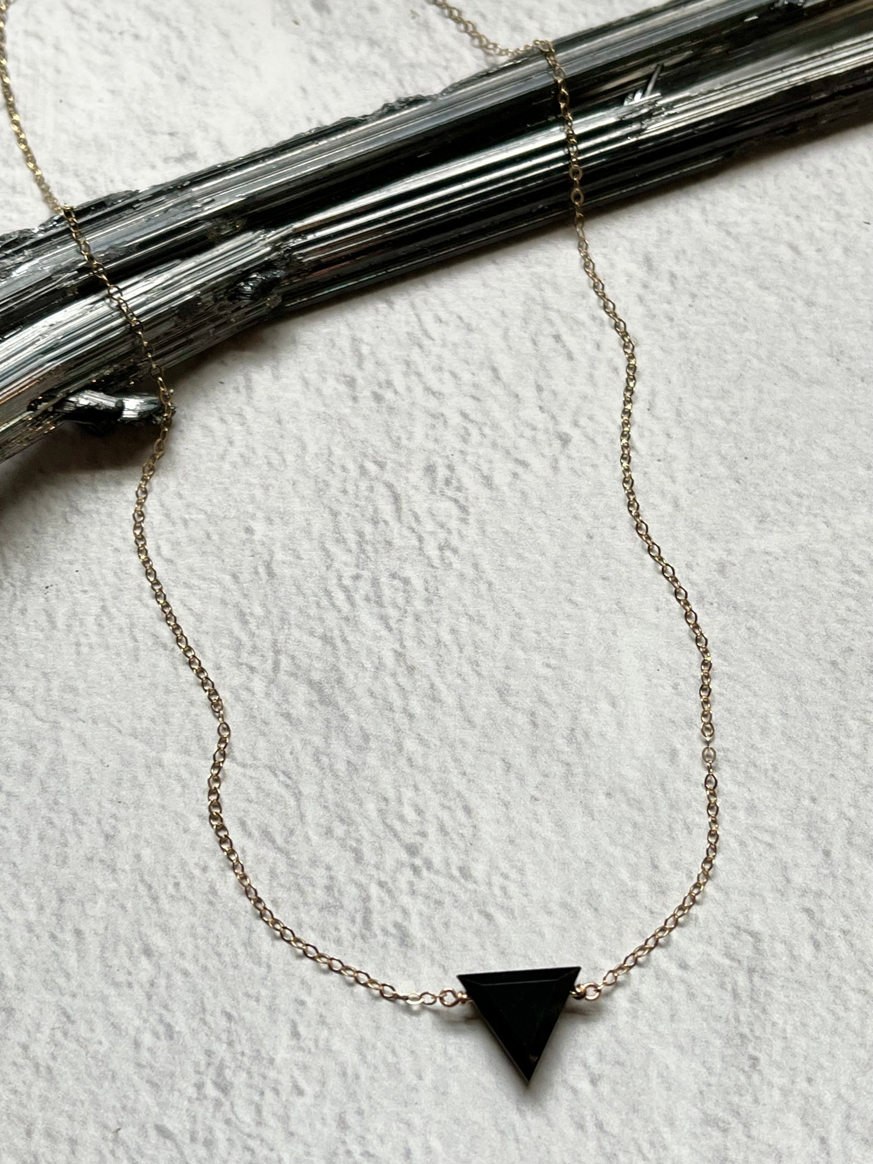 •STRAY• black spinel + gold necklace