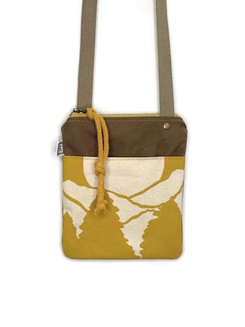 •GO BAG - VISTA• waxed canvas crossbody