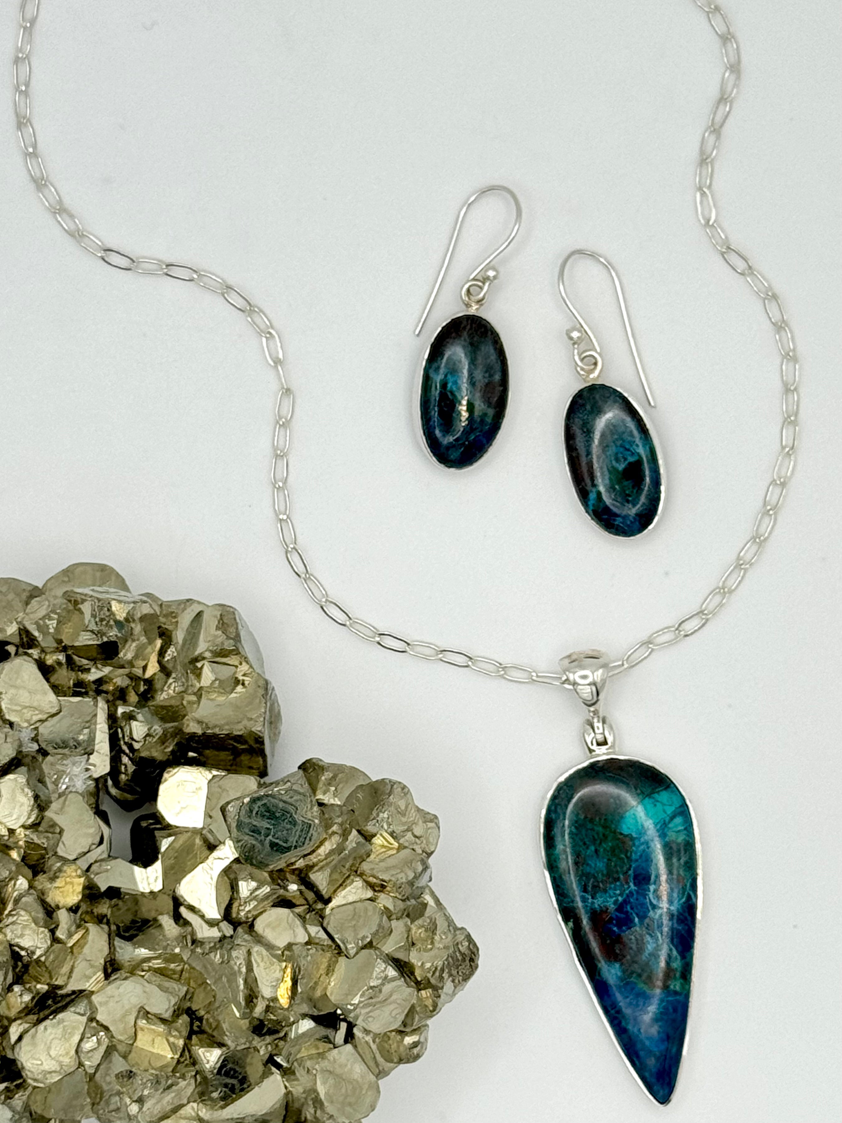 •SHATTUCKITE OVAL• silver dangle earrings