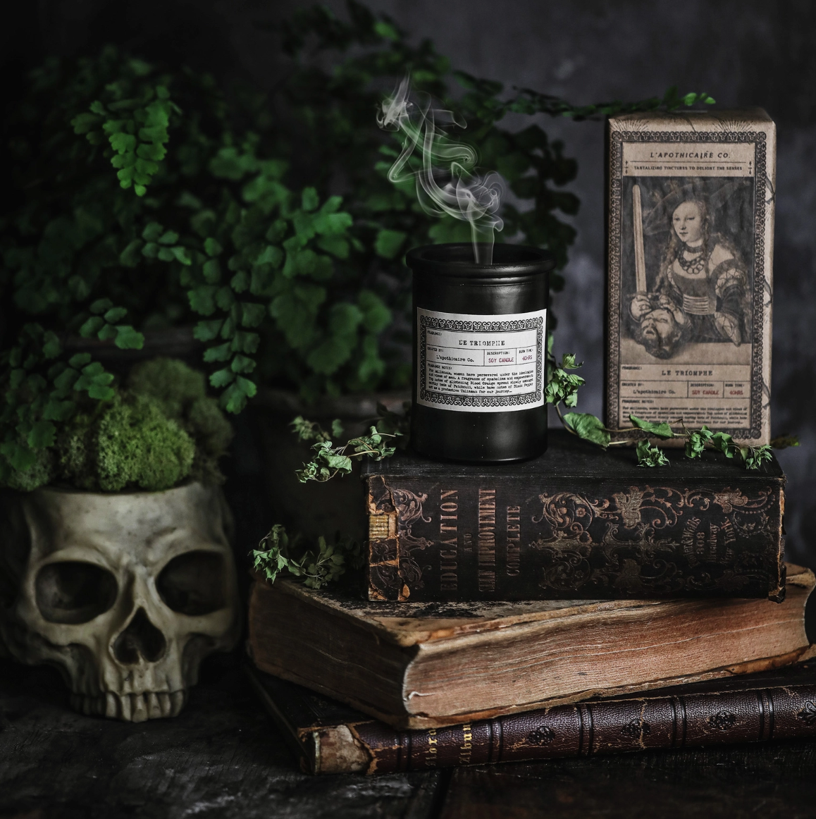 •LE TRIOMPHE• noir glass jar candle