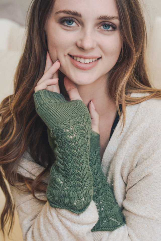 •OPEN STITCH FINGERLESS GLOVES•