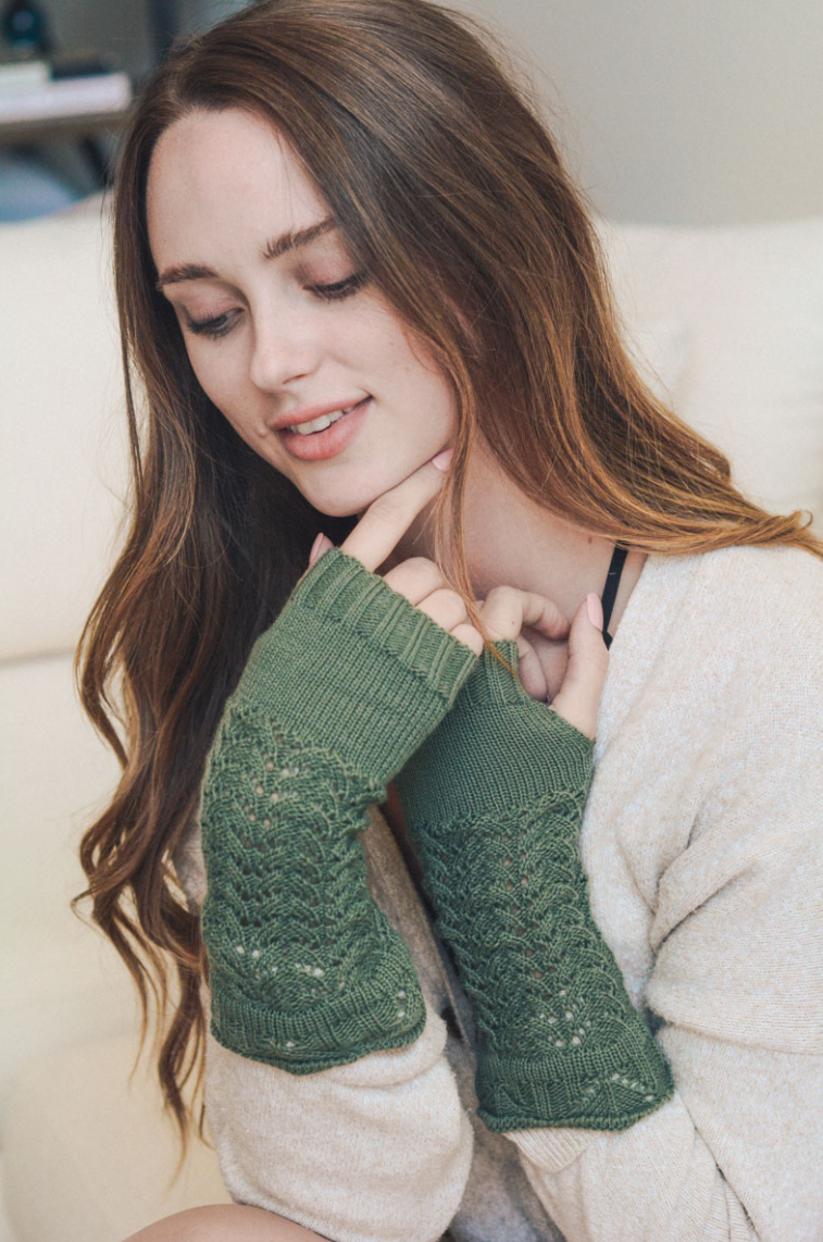 •OPEN STITCH FINGERLESS GLOVES•