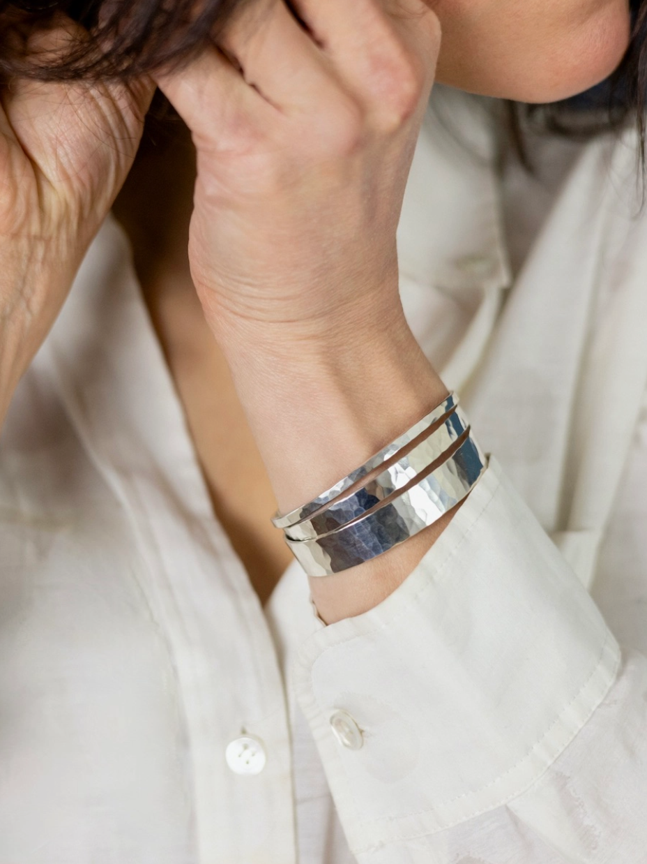 •SMALL HAMMERED• silver bracelet